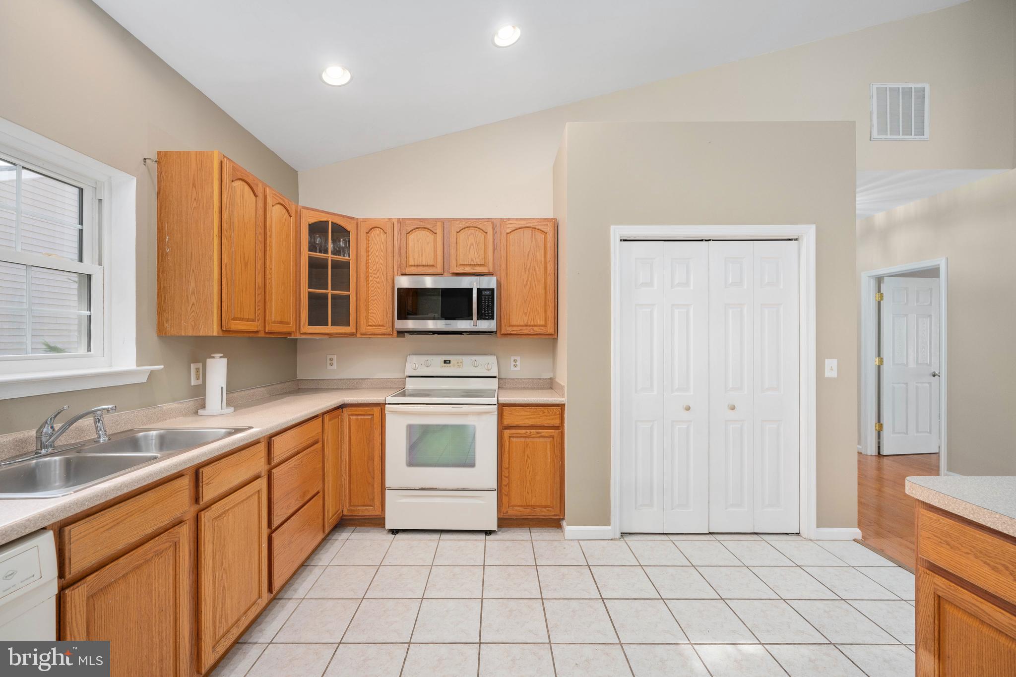 LAKE OF THE WOODS - Residential Lease