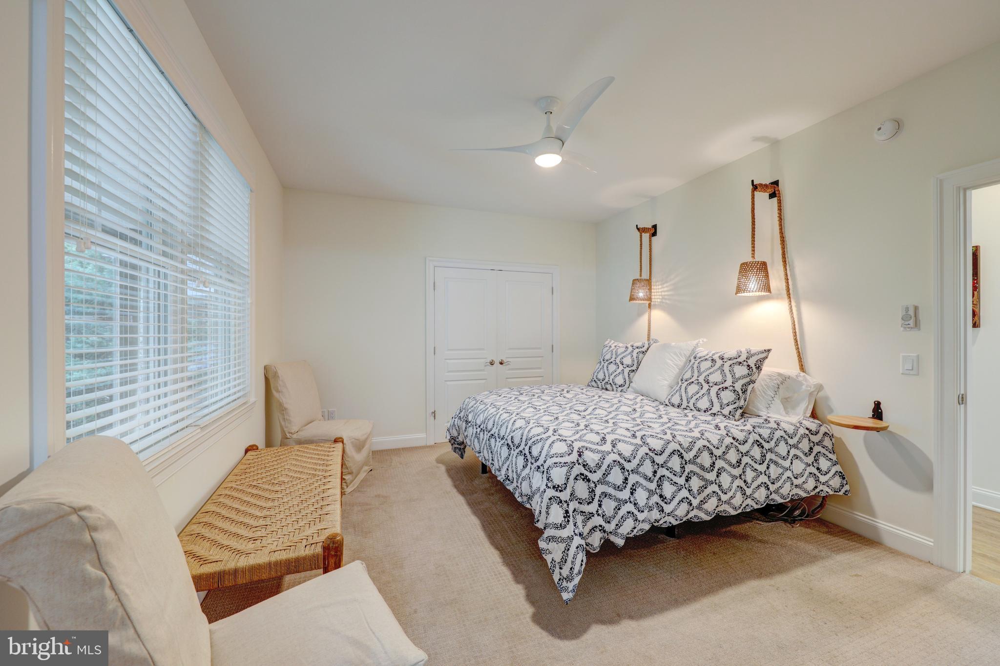 OCEAN BREEZES - Residential