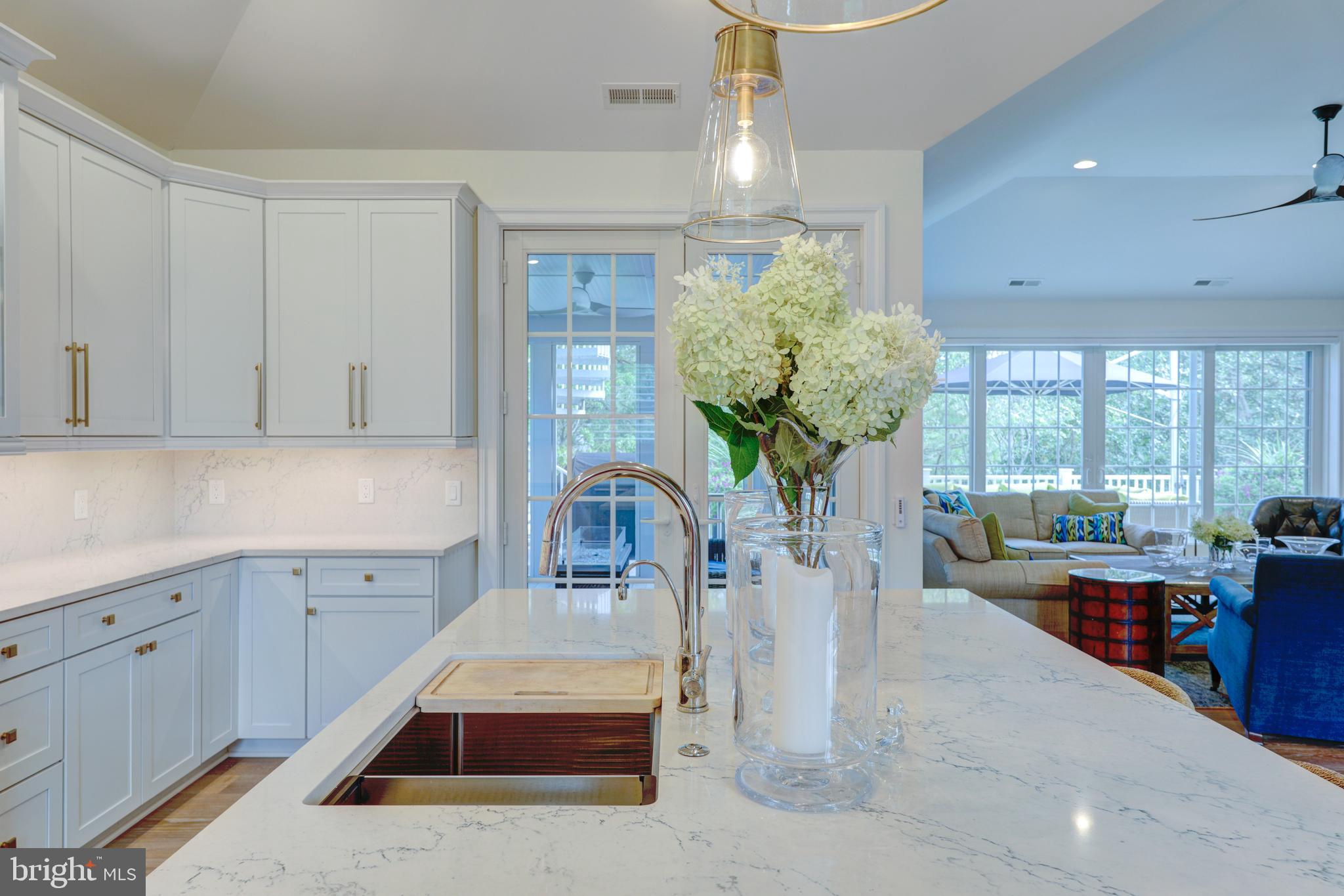 OCEAN BREEZES - Residential