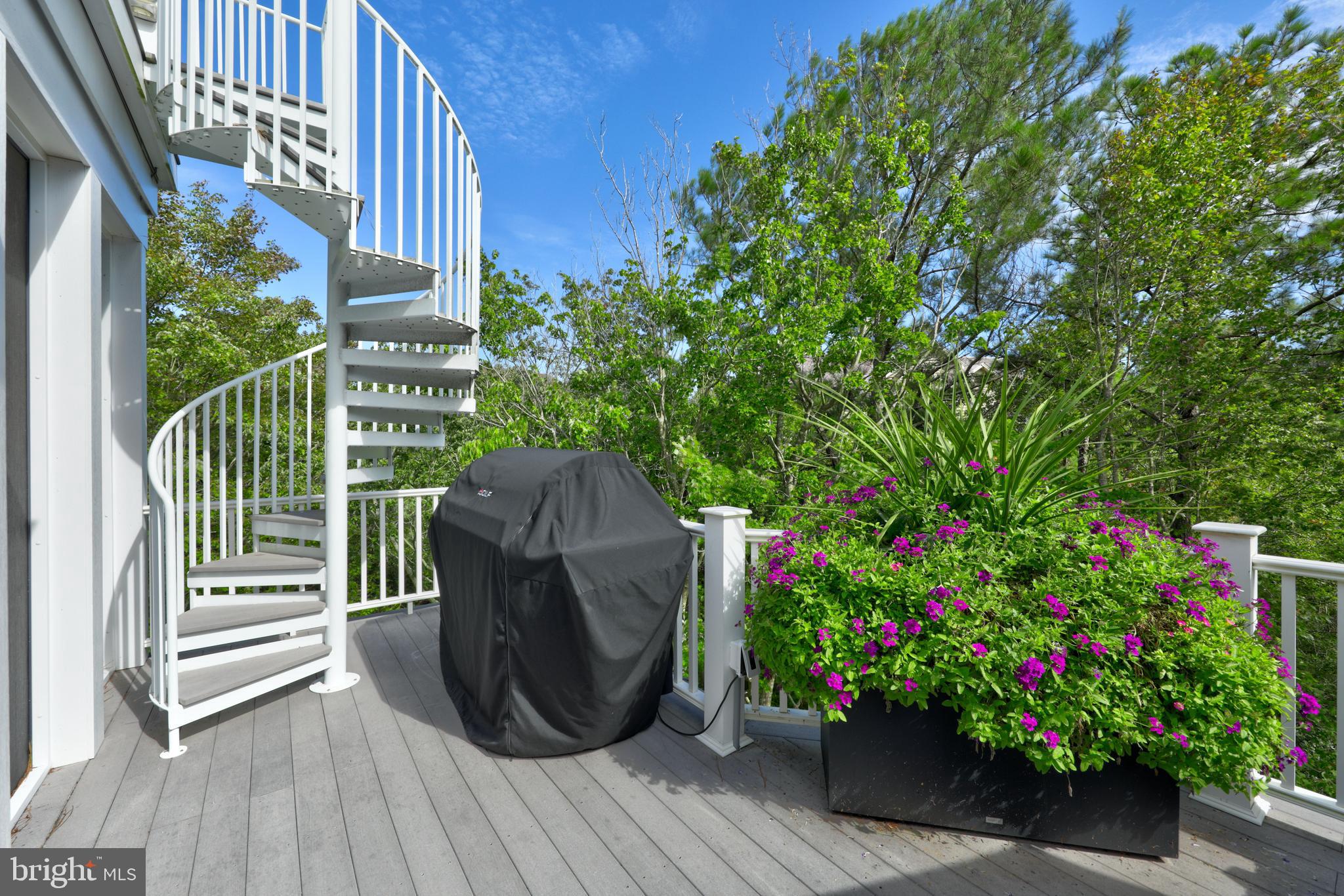 OCEAN BREEZES - Residential