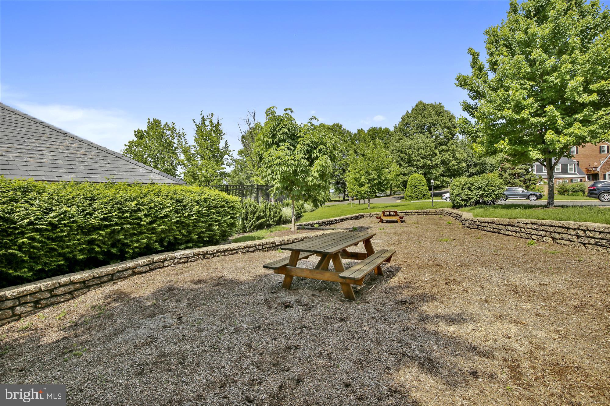 FAIRLINGTON GLEN - Residential