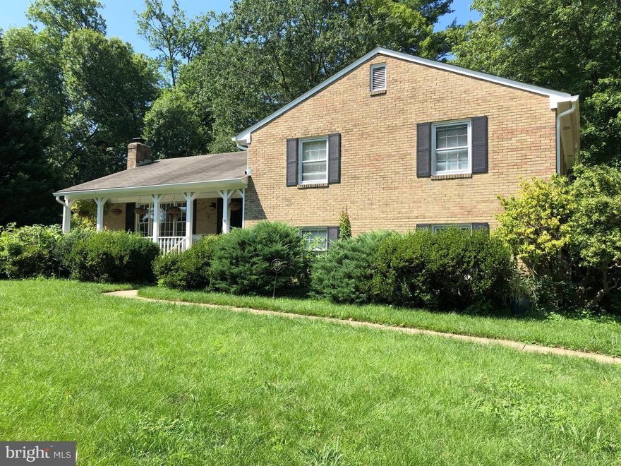 Located on a quiet cul-de-sac walking distance to the neighborhood elementary school, swim and tennis club and the Regional library. Beautiful hardwoods throughout, eat-in kitchen, garage parking.