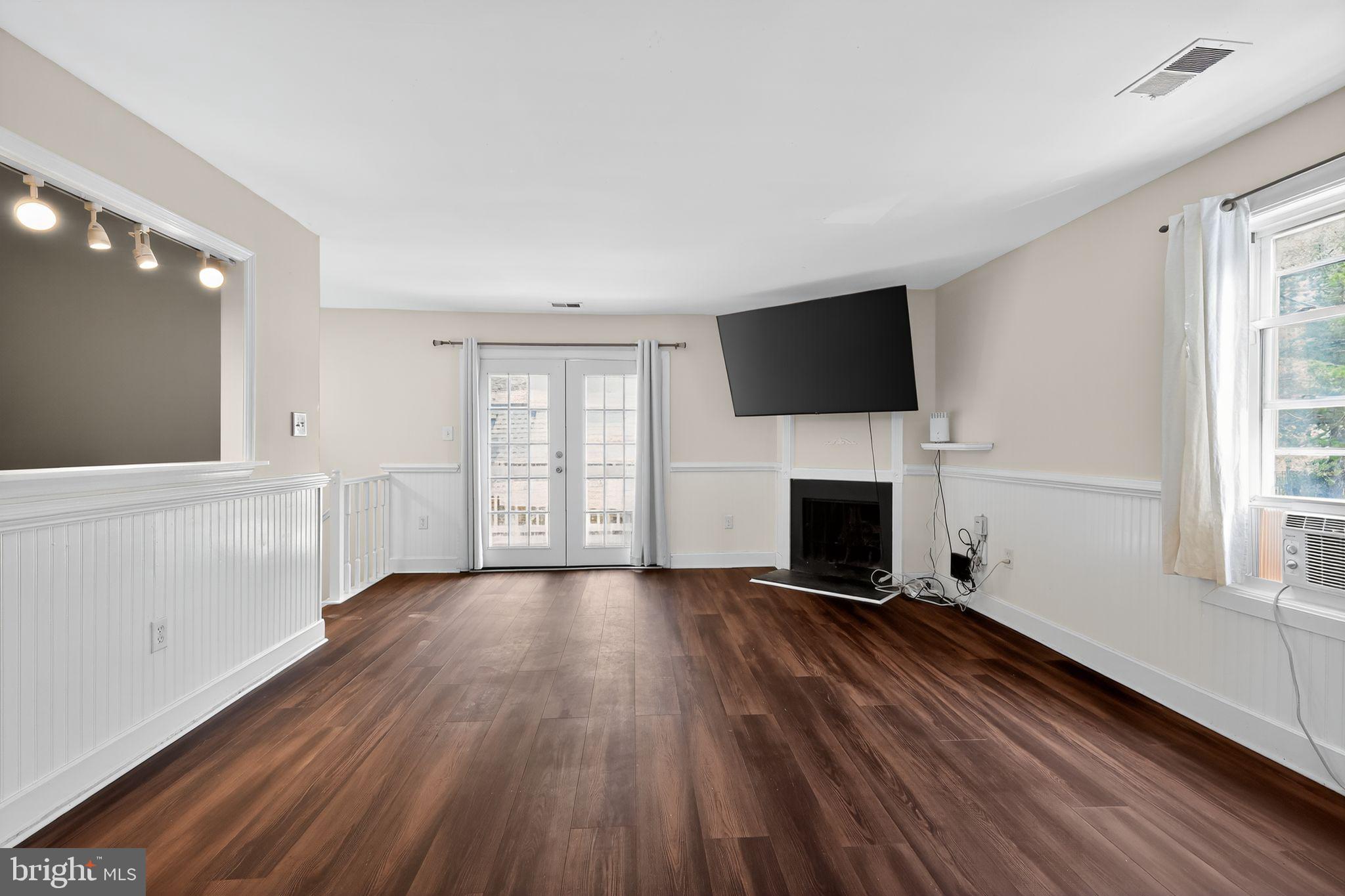 ST CHARLES BANNISTER - Residential