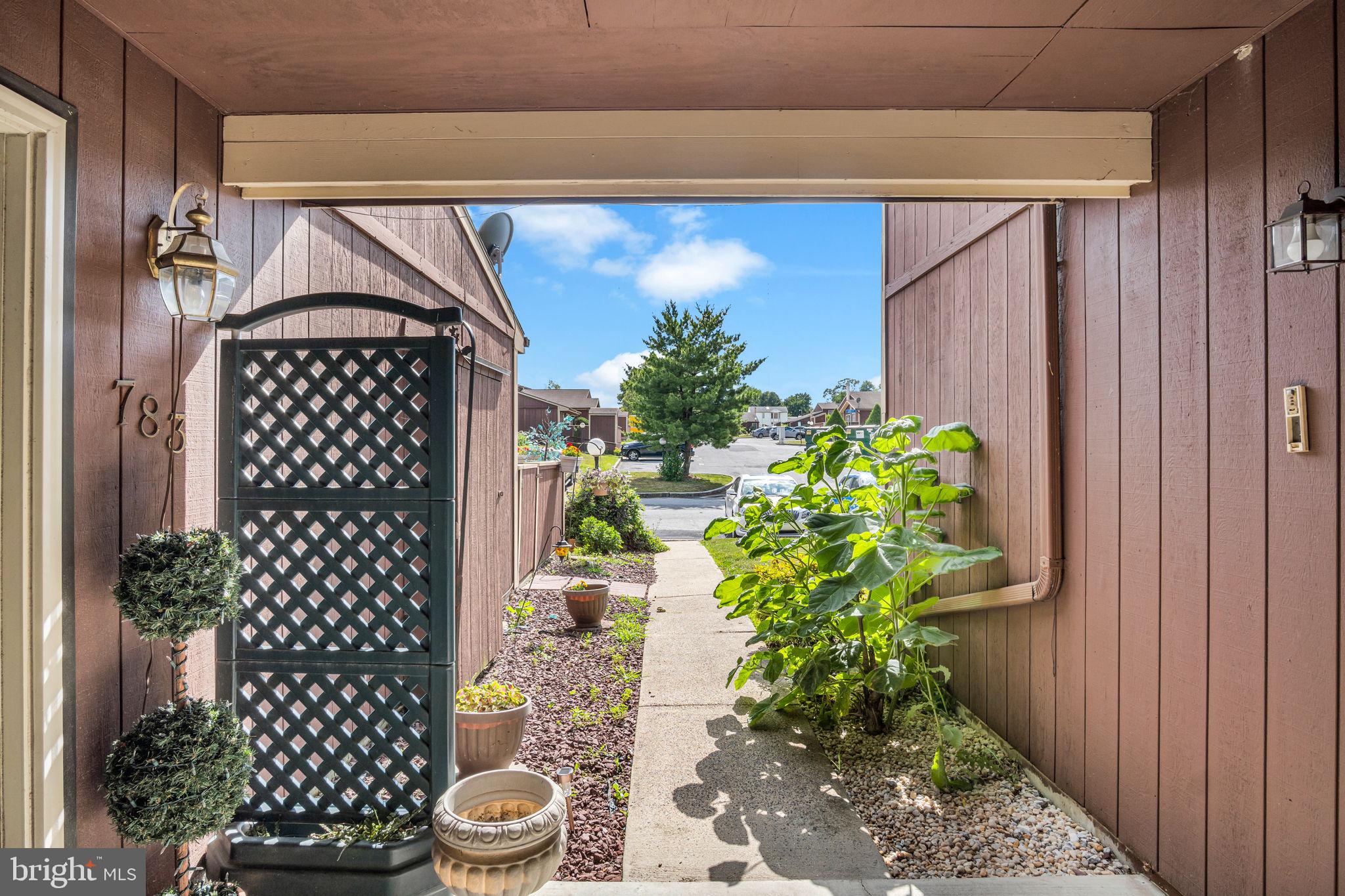785 LEE LANE
