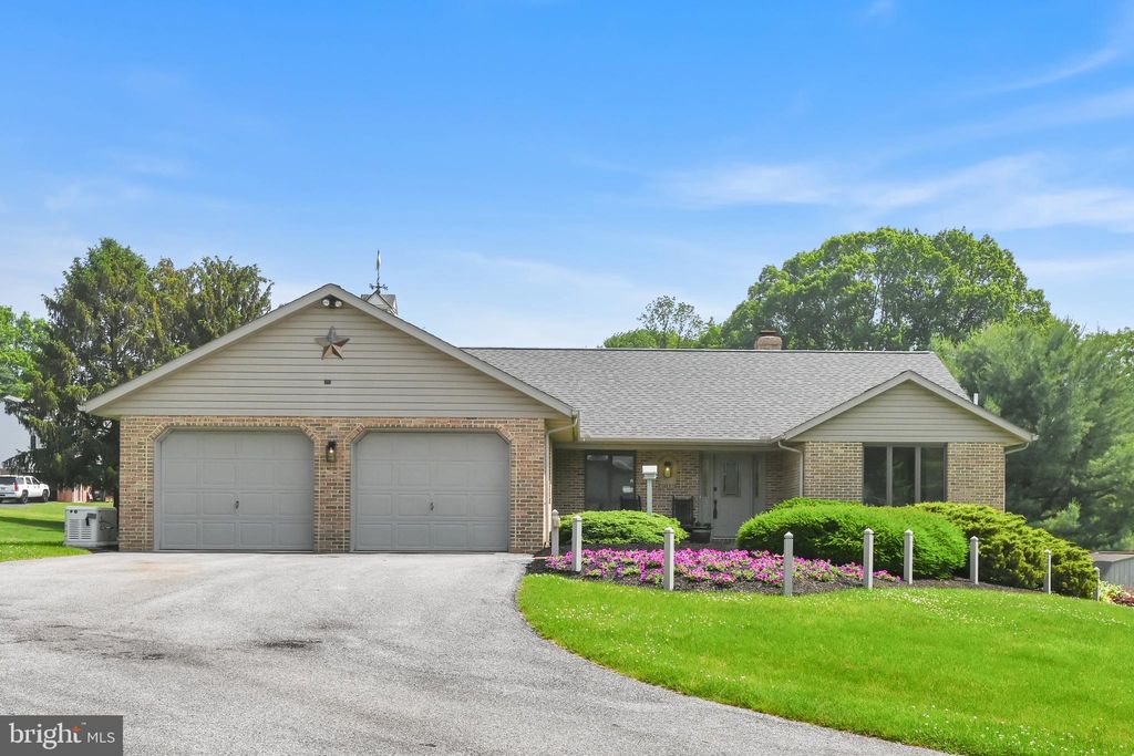 Photo of 10 Farm Lane, LITITZ, PA 17543 (MLS # PALA2072452)