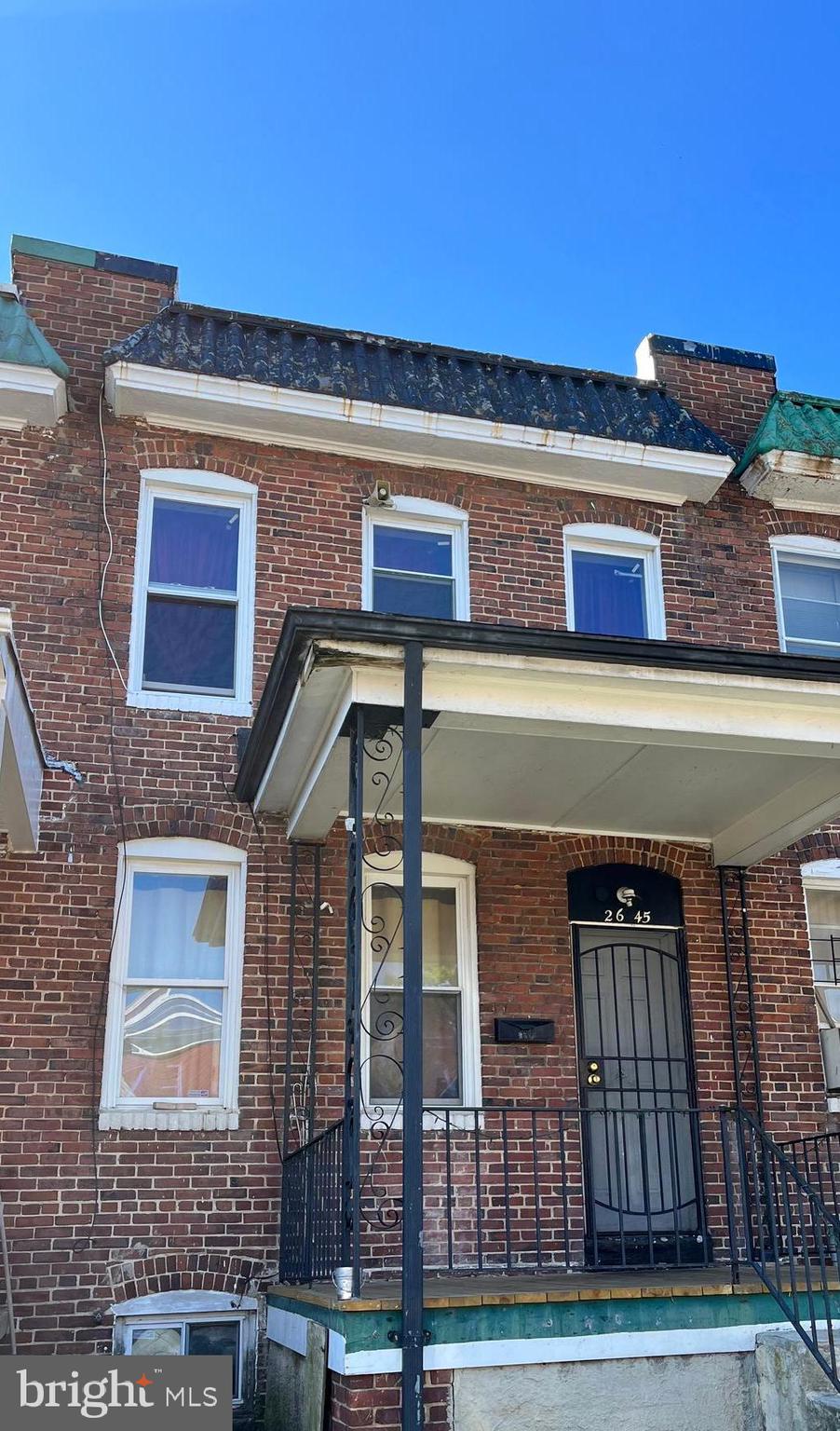 Introducing a beautifully renovated 3-bedroom, 1-bathroom brick row home located in Baltimore city. This home features new flooring, a renovated modern kitchen with granite countertops and brand new appliances, a refreshed bathroom, and a spacious backyard. Experience the perfect blend of comfort and style in a charming neighborhood. Don't miss out – schedule your viewing today!
The application fee is $50 through Rentspree. Background and credit check required for all occupants 18 years old and older. Minimum Security Deposit = 1 month's rent. *Pets allowed case-by-case basis - with additional an additional monthly pet fee per pet*.