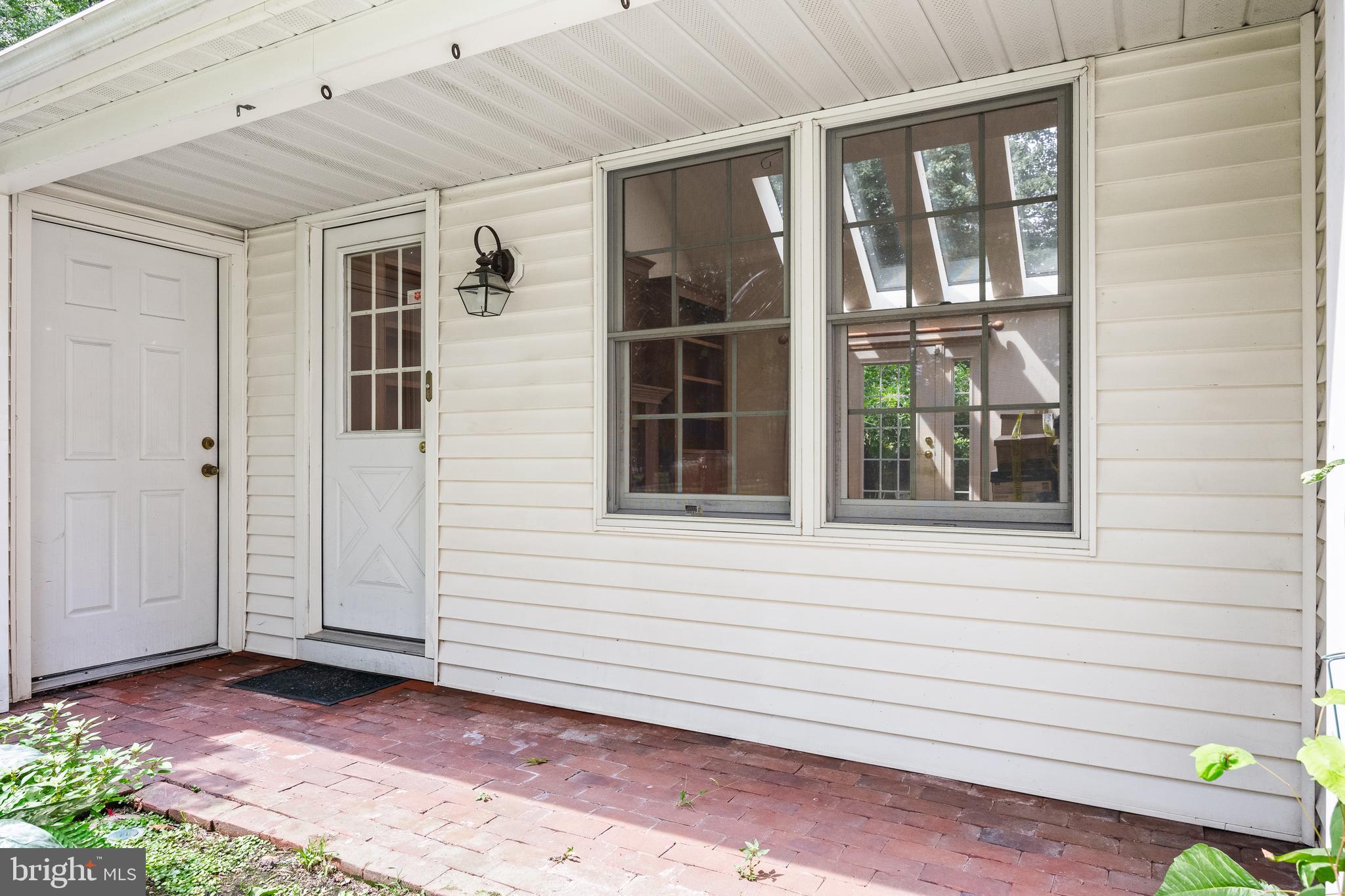 1226 KAY DRIVE W