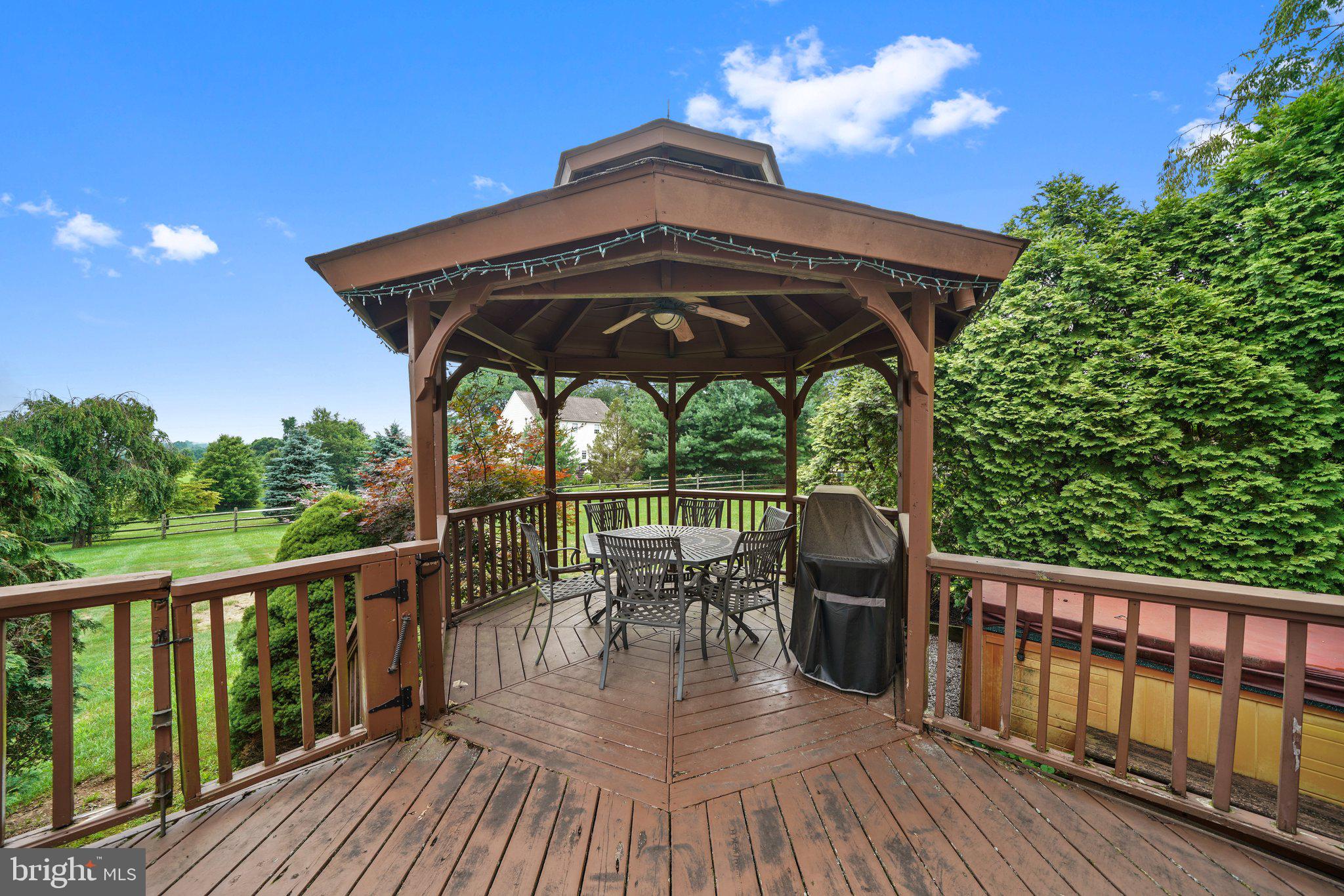 RAMBLEWOOD - Residential