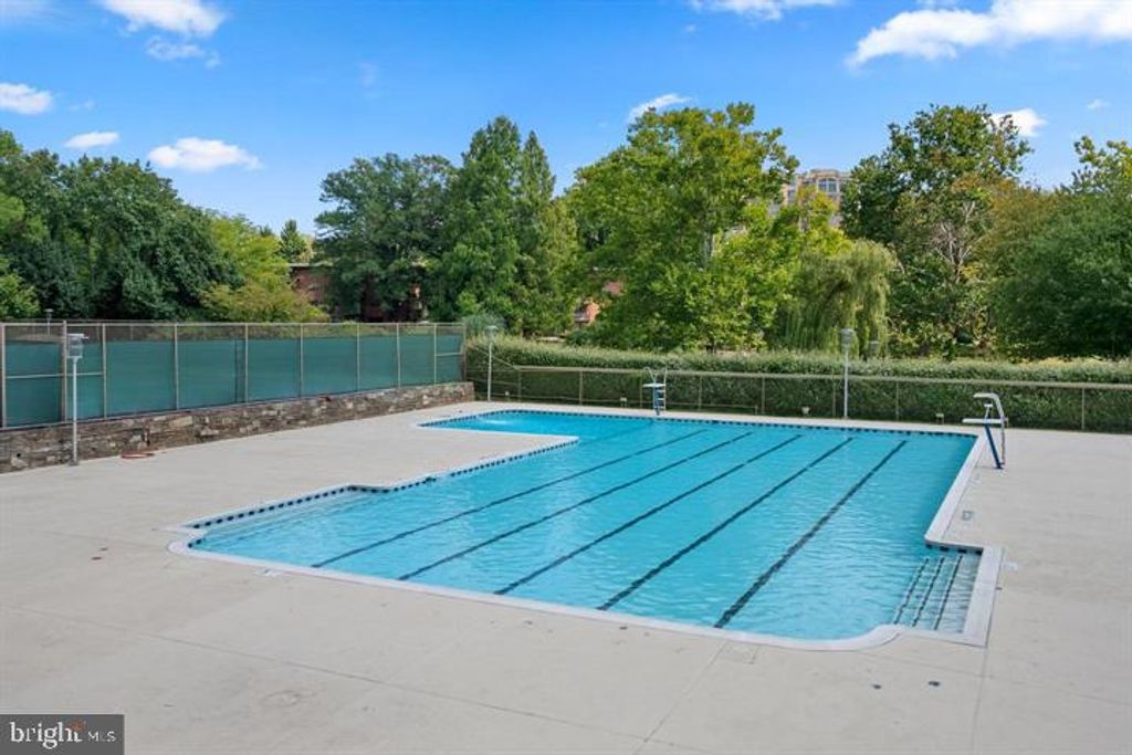 Photo of 10401 Grosvenor Place #614, ROCKVILLE, MD 20852 (MLS # MDMC2202882)