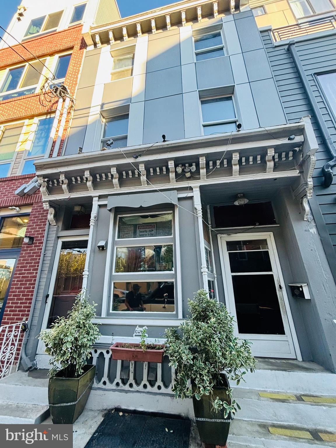 2125 N FRONT STREET