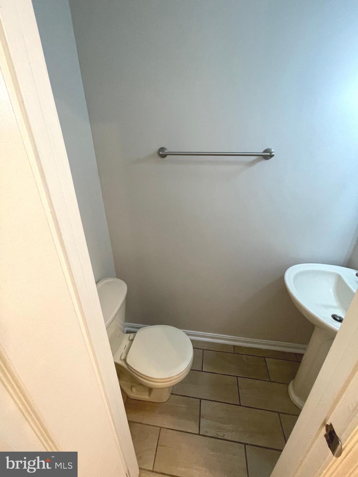 HILLCREST TOWNE - Residential Lease