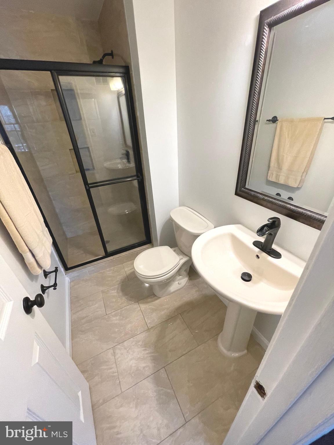 HILLCREST TOWNE - Residential Lease