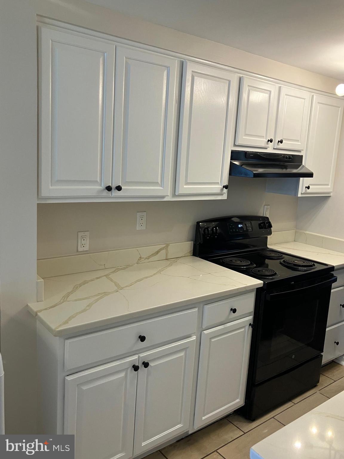 HILLCREST TOWNE - Residential Lease