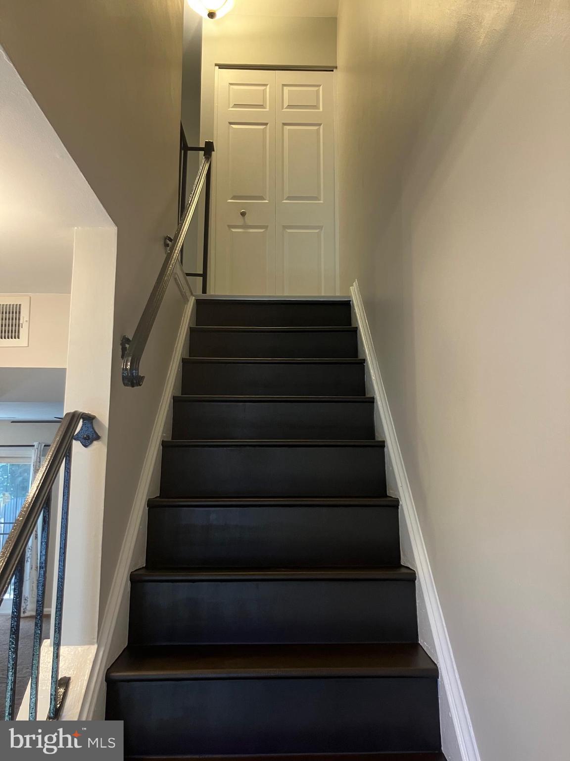 HILLCREST TOWNE - Residential Lease