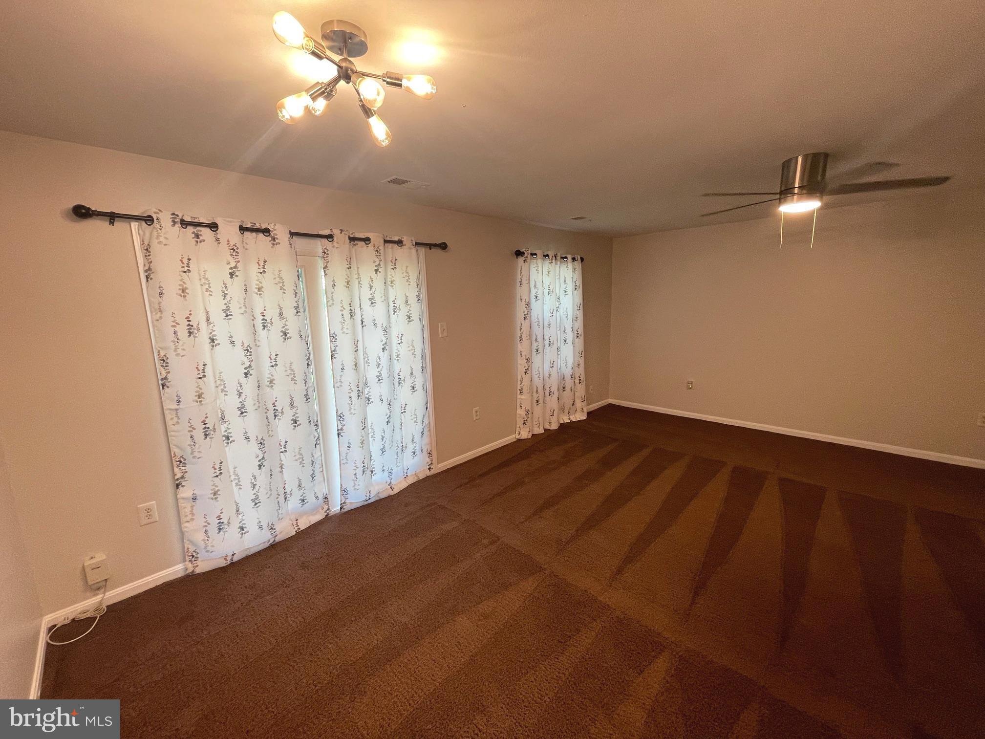 HILLCREST TOWNE - Residential Lease