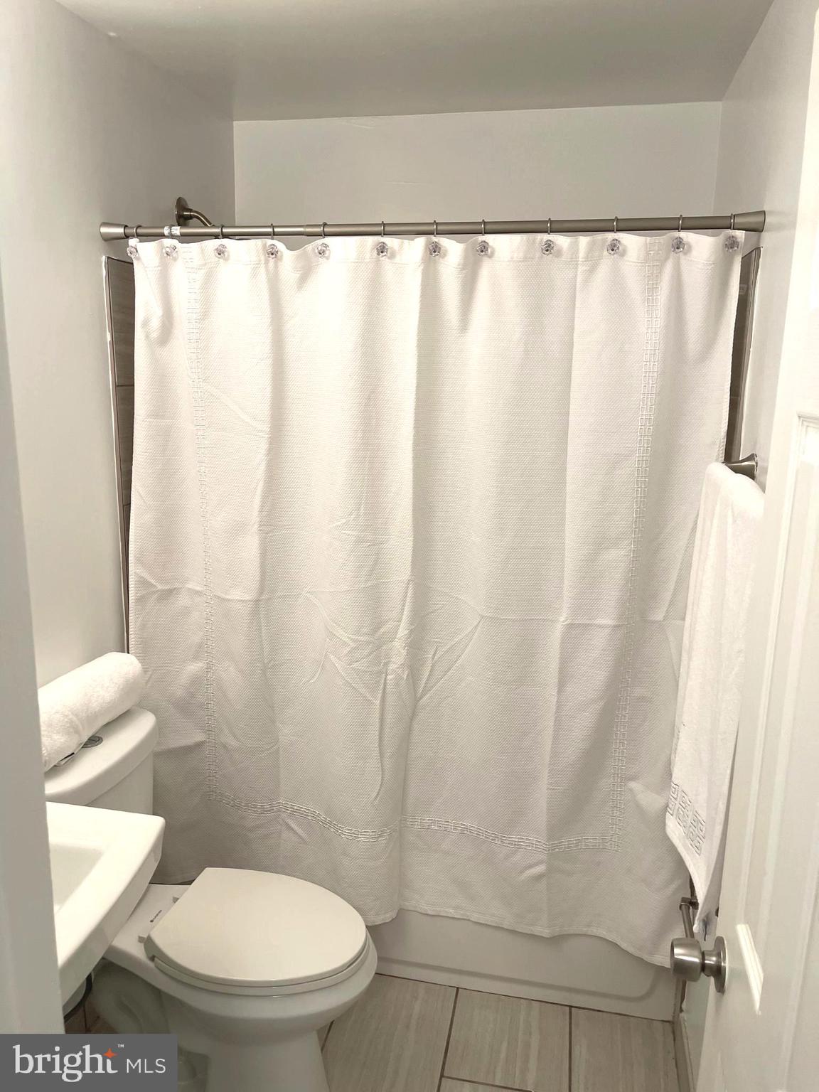 HILLCREST TOWNE - Residential Lease