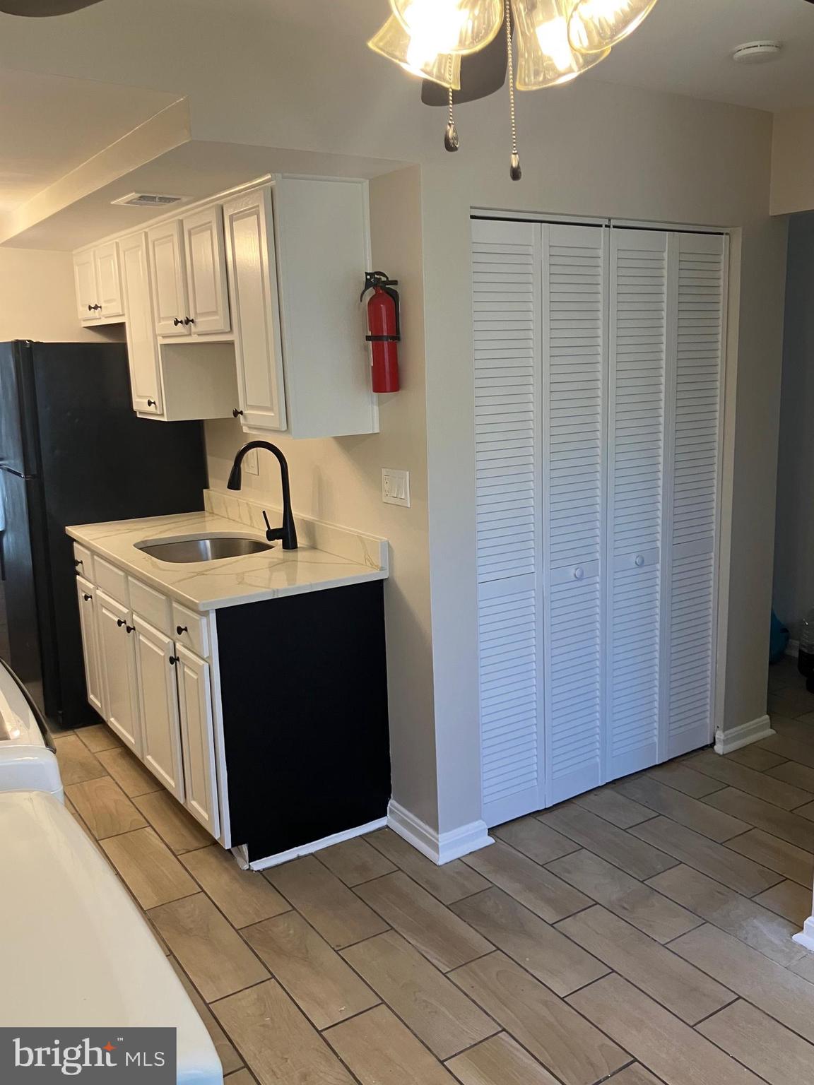 HILLCREST TOWNE - Residential Lease