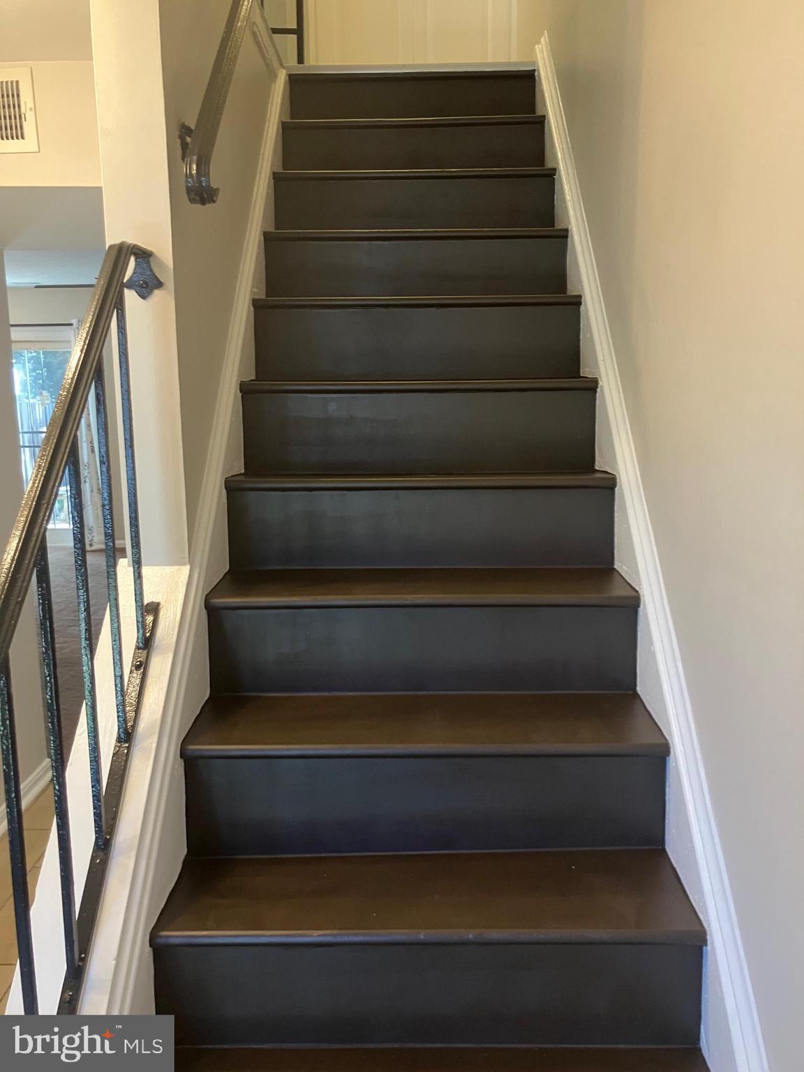 HILLCREST TOWNE - Residential Lease