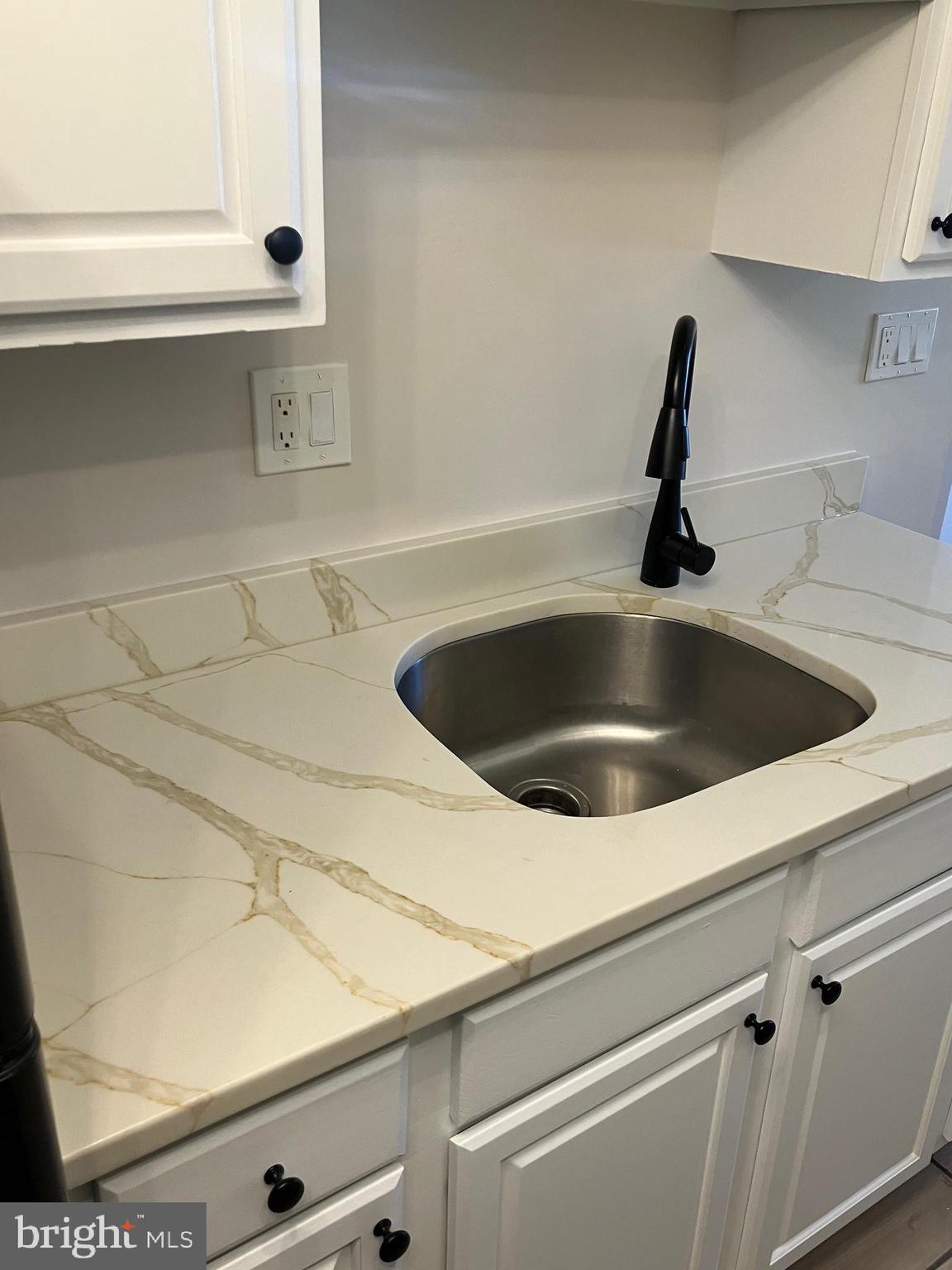 HILLCREST TOWNE - Residential Lease