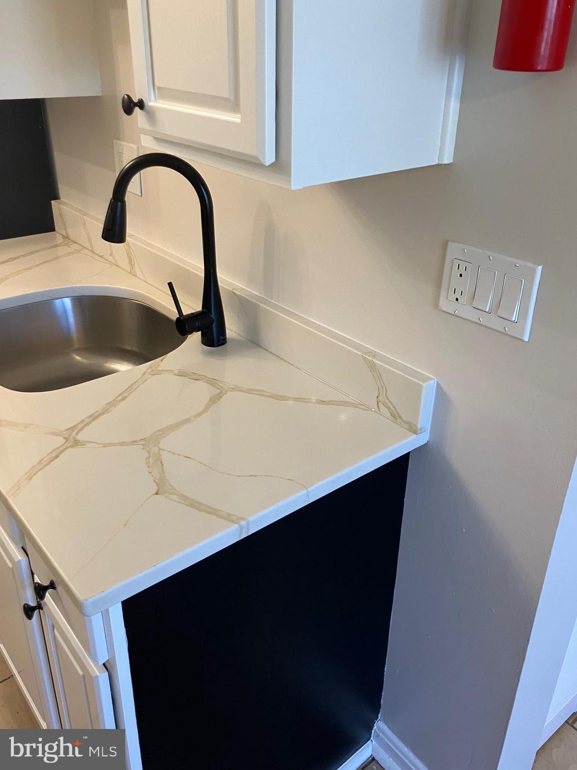 HILLCREST TOWNE - Residential Lease