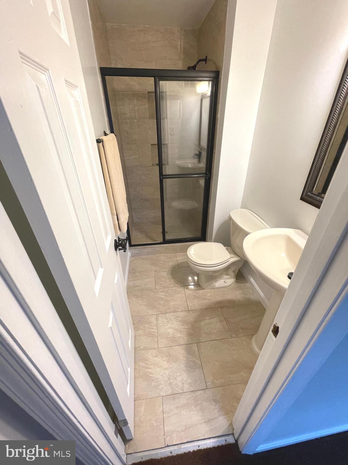 HILLCREST TOWNE - Residential Lease