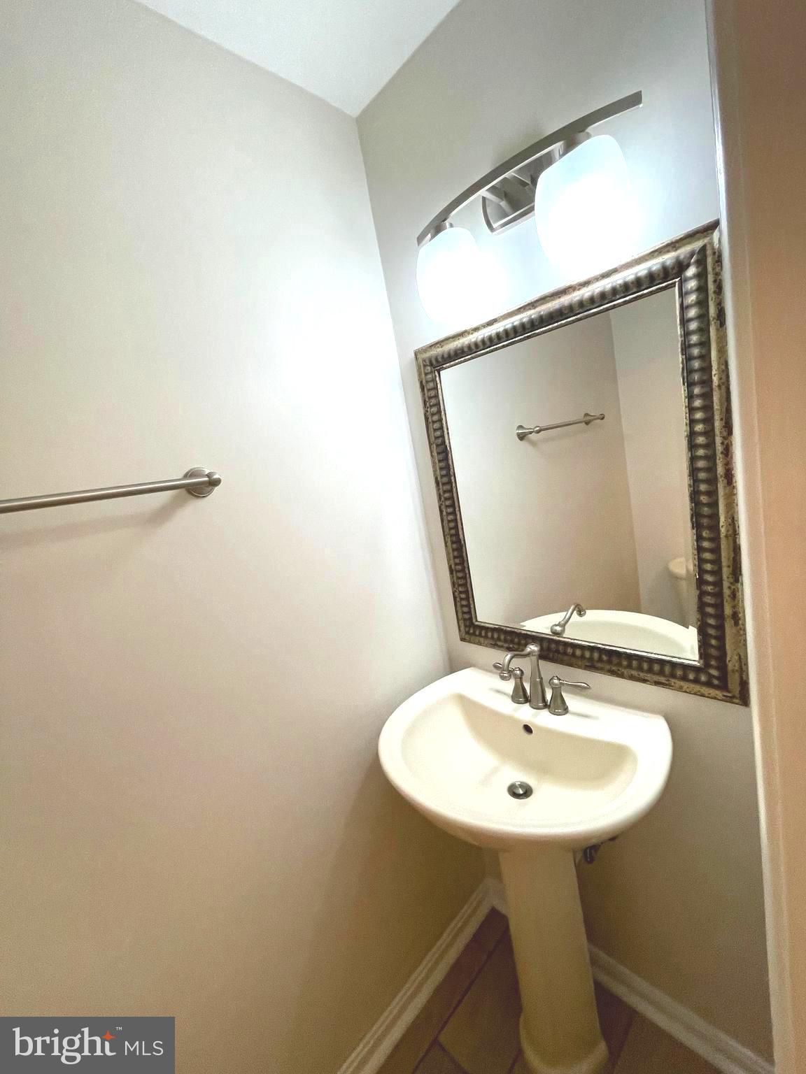 HILLCREST TOWNE - Residential Lease