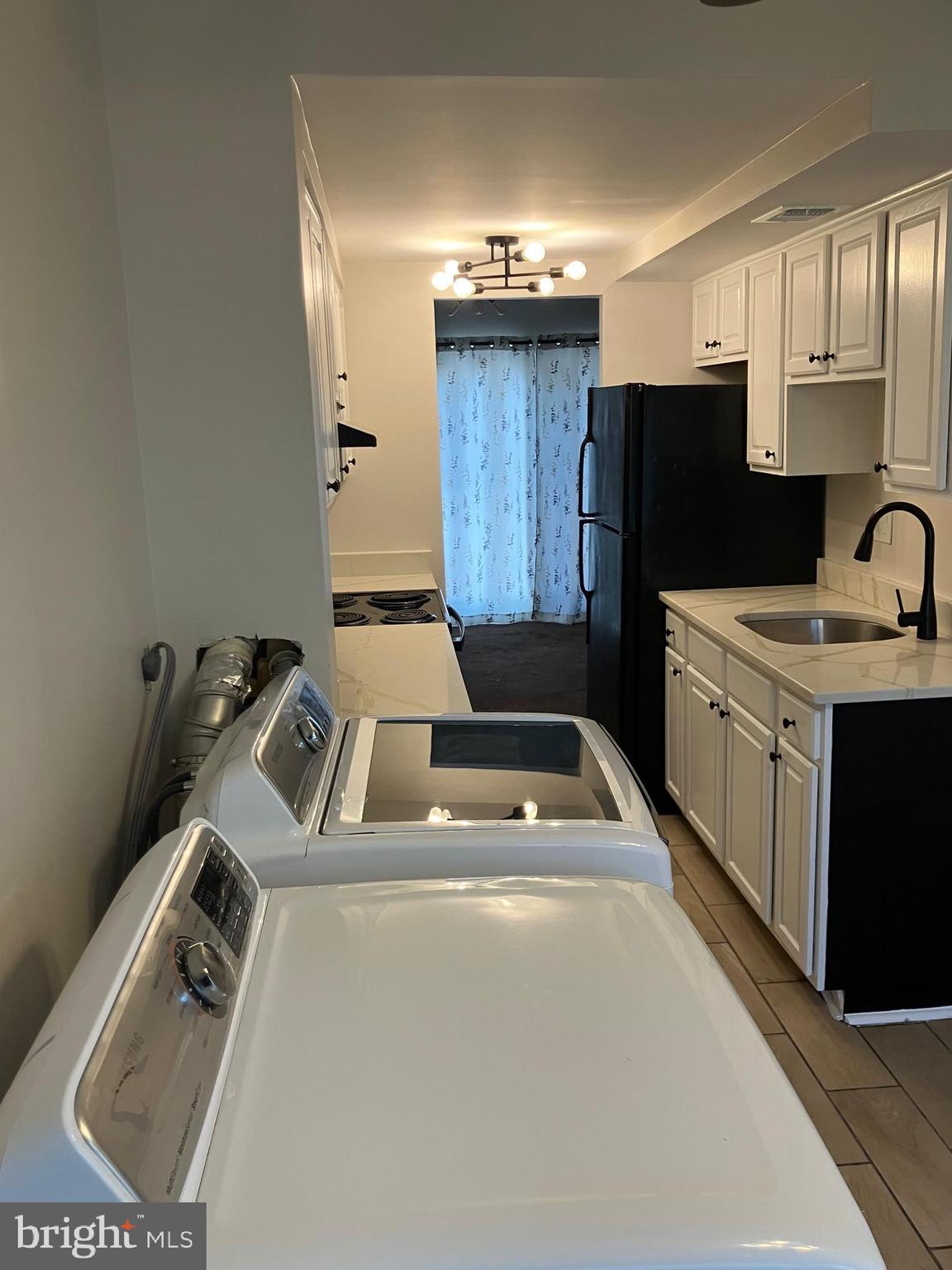 HILLCREST TOWNE - Residential Lease