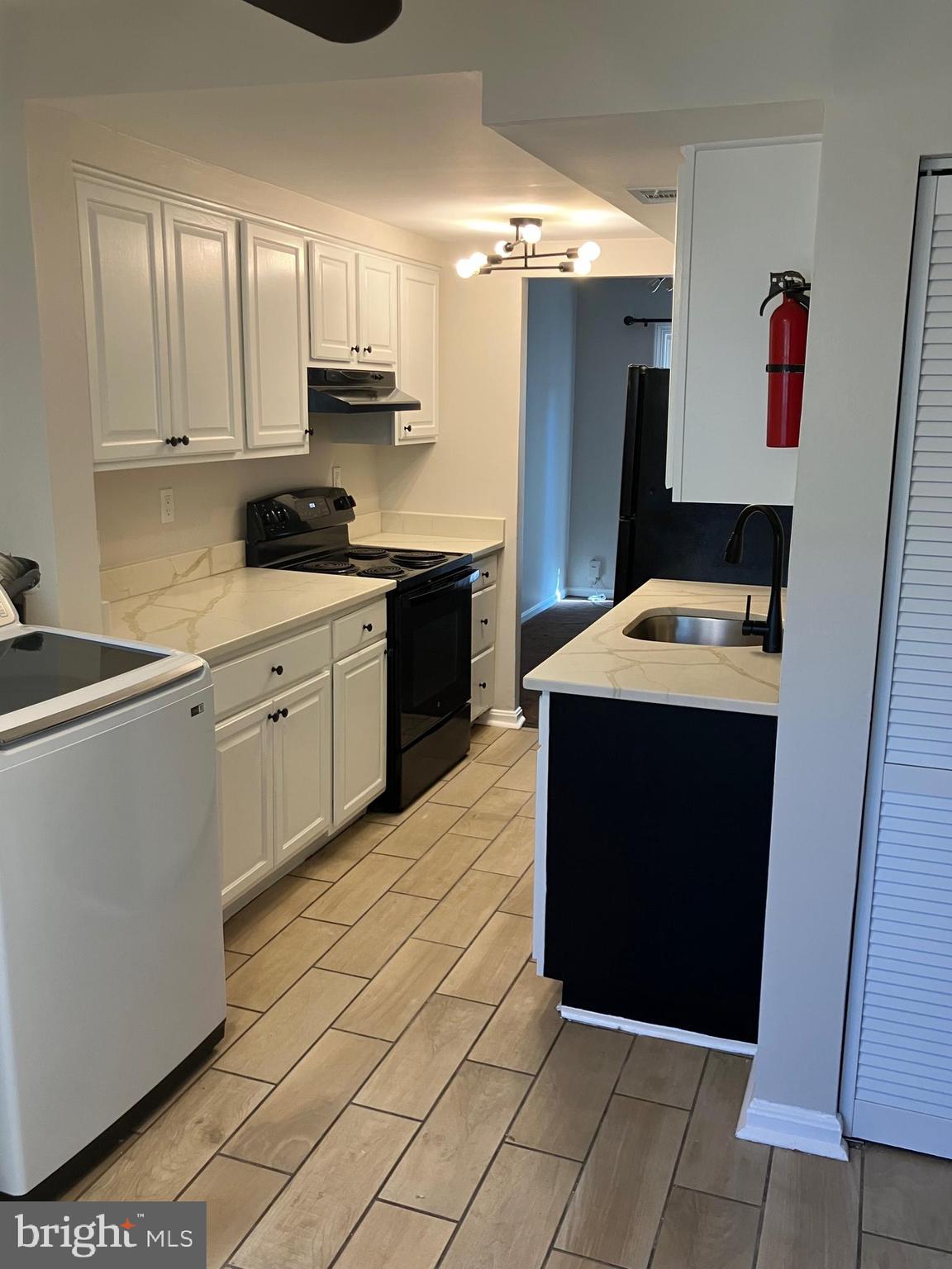 HILLCREST TOWNE - Residential Lease