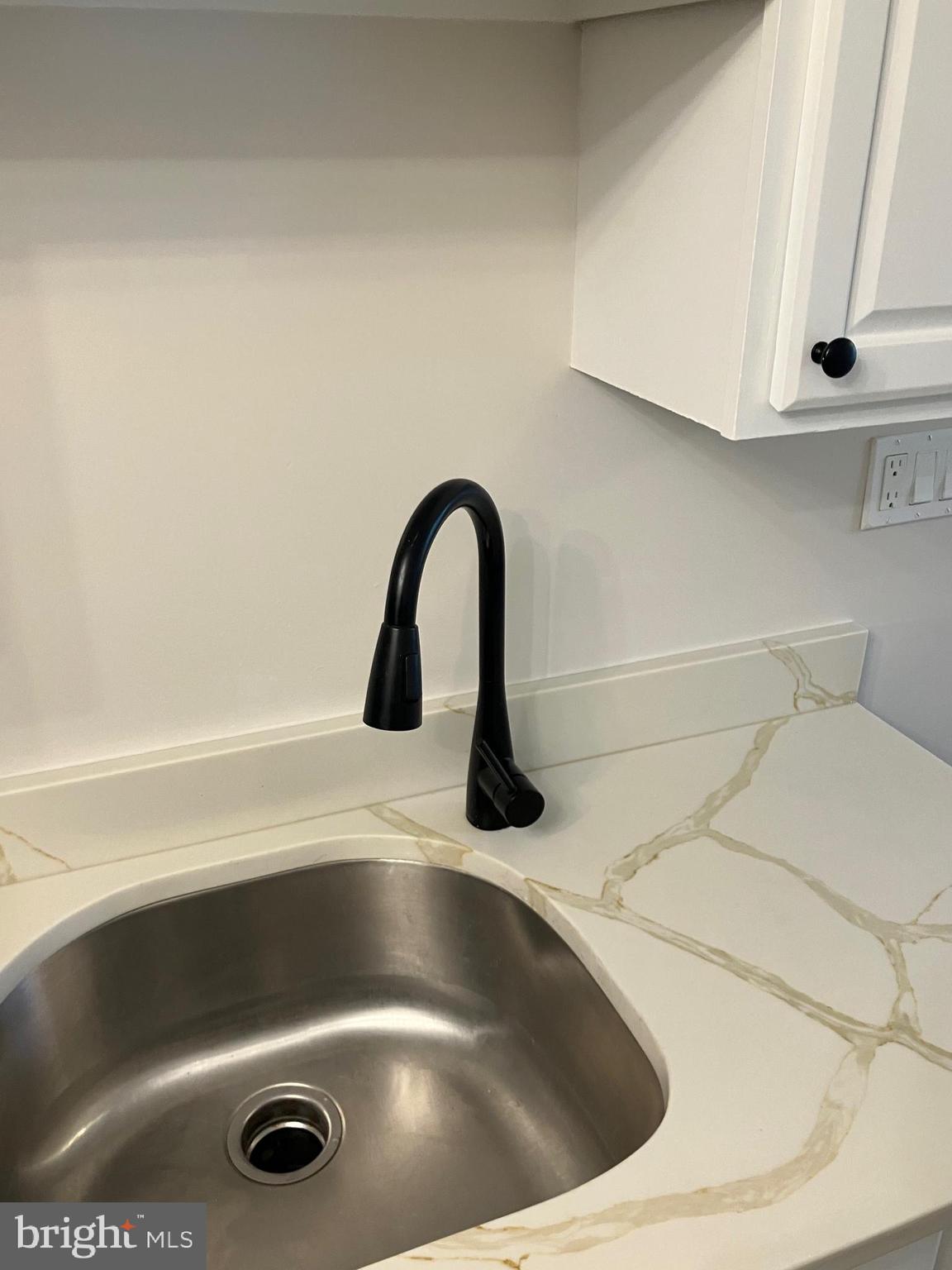 HILLCREST TOWNE - Residential Lease