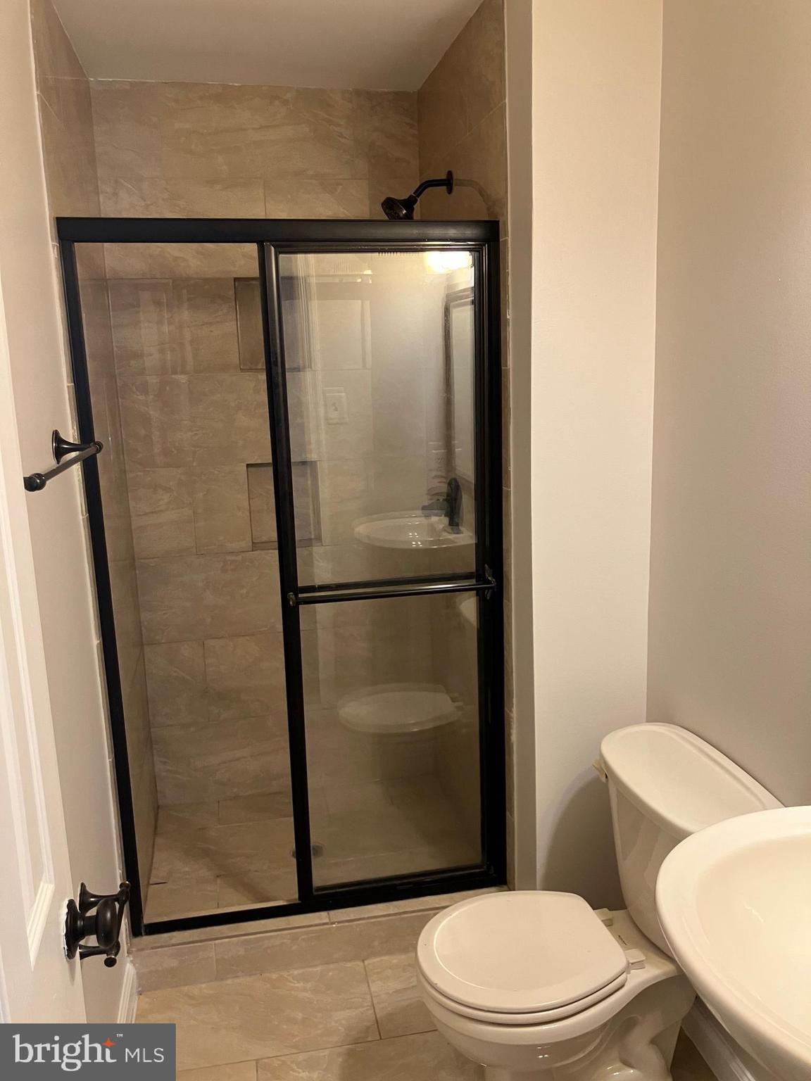 HILLCREST TOWNE - Residential Lease