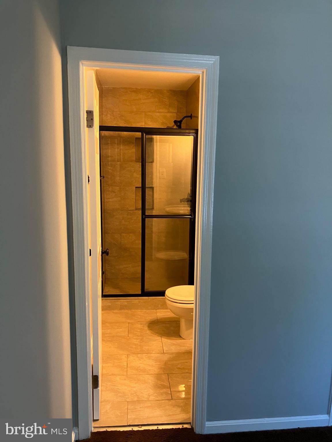 HILLCREST TOWNE - Residential Lease