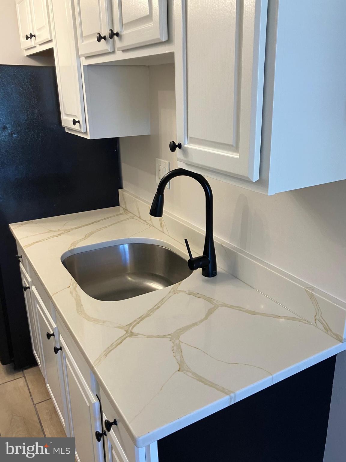 HILLCREST TOWNE - Residential Lease