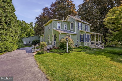 Photo of 2552 Naamans Creek Road, MARCUS HOOK, PA 19061 (MLS # PADE2120368)