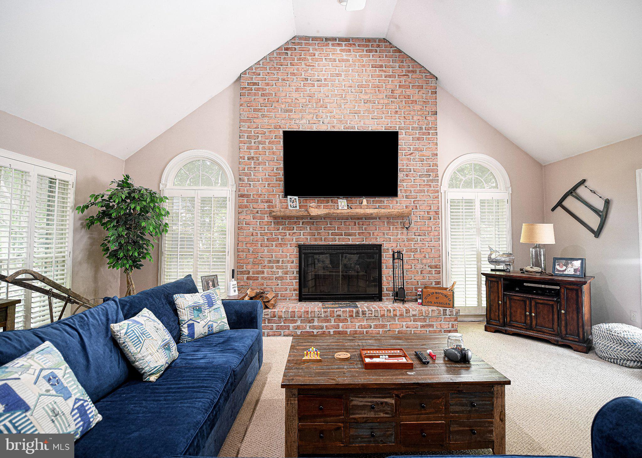 1820 MIDSUMMER LANE
