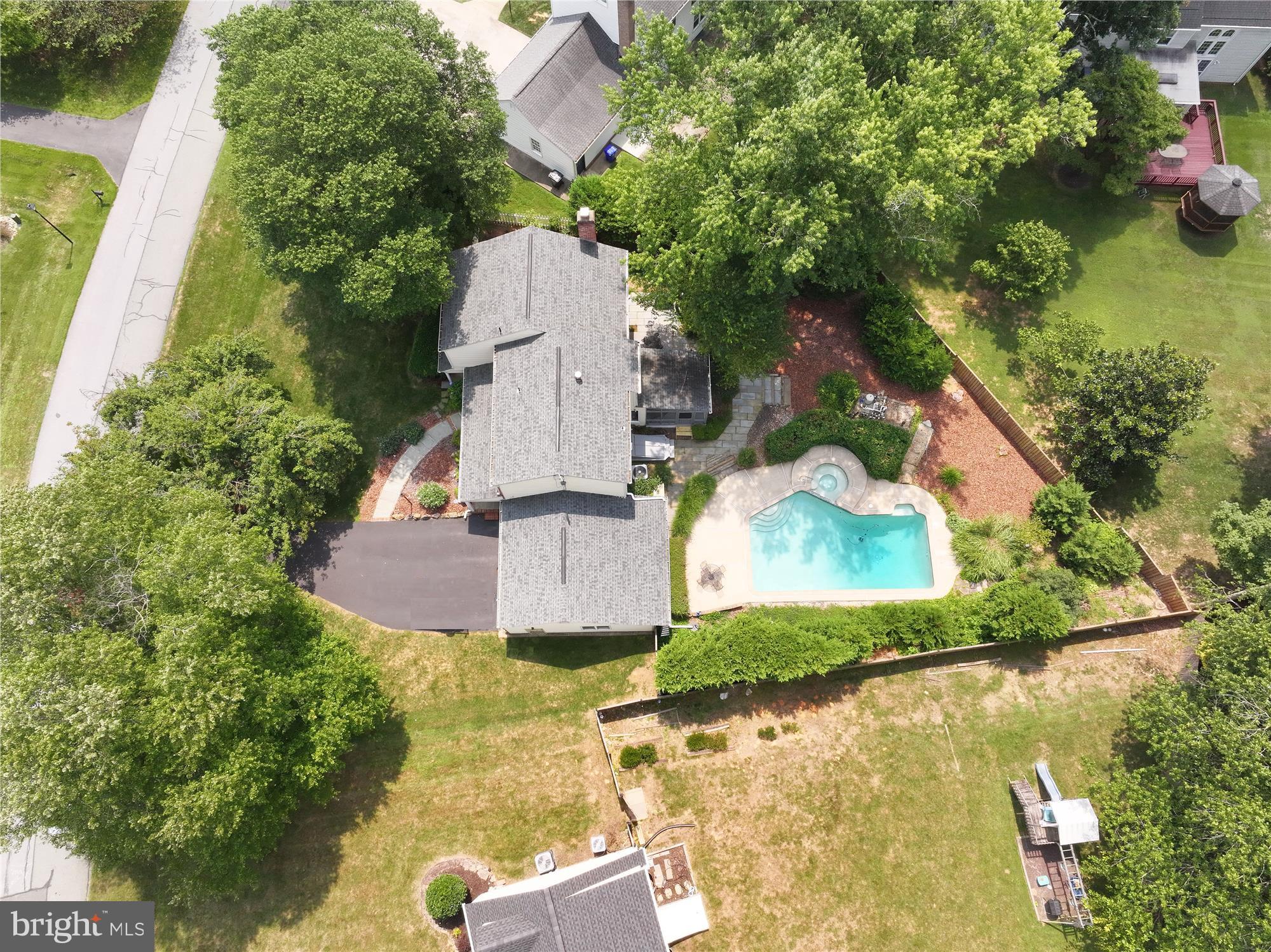 NORBECK ESTATES - Residential