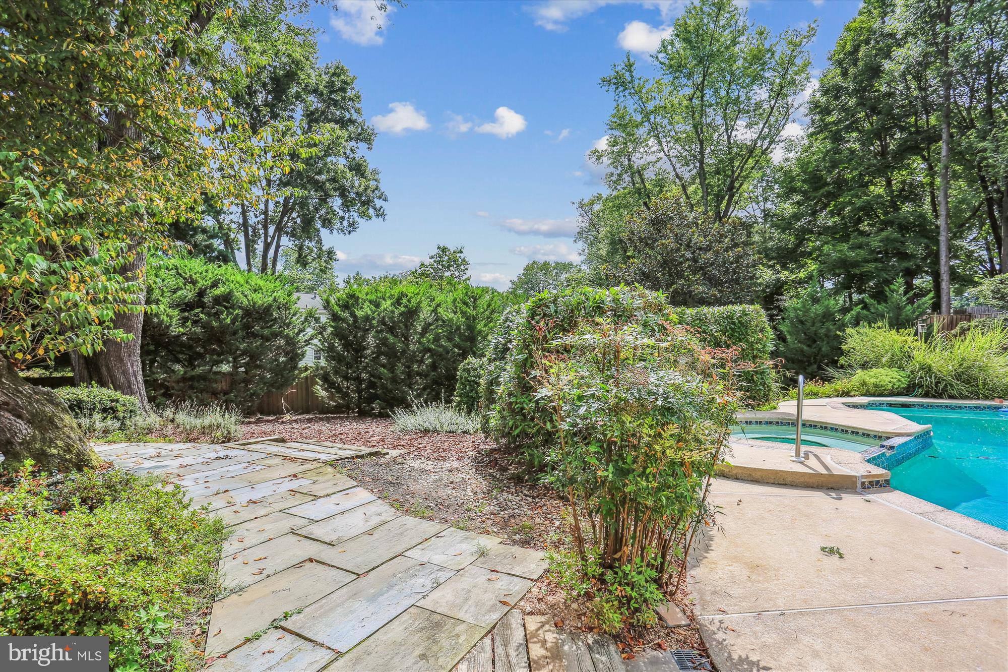 NORBECK ESTATES - Residential