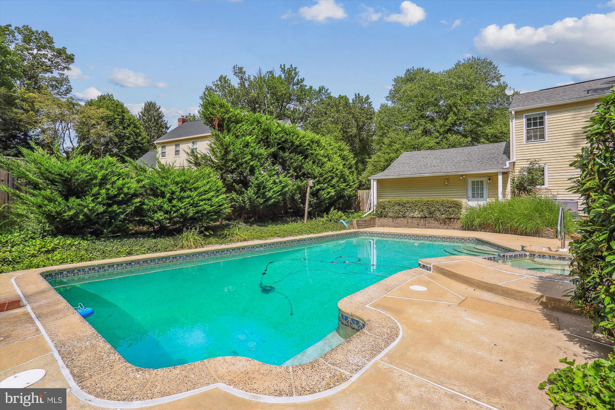 NORBECK ESTATES - Residential