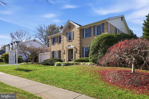 Photo of 13004 N Commons Way, ROCKVILLE, MD 20854 (MLS # MDMC2208694)