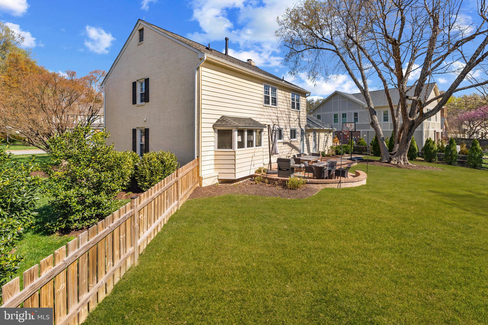 RIVERWOOD - Residential