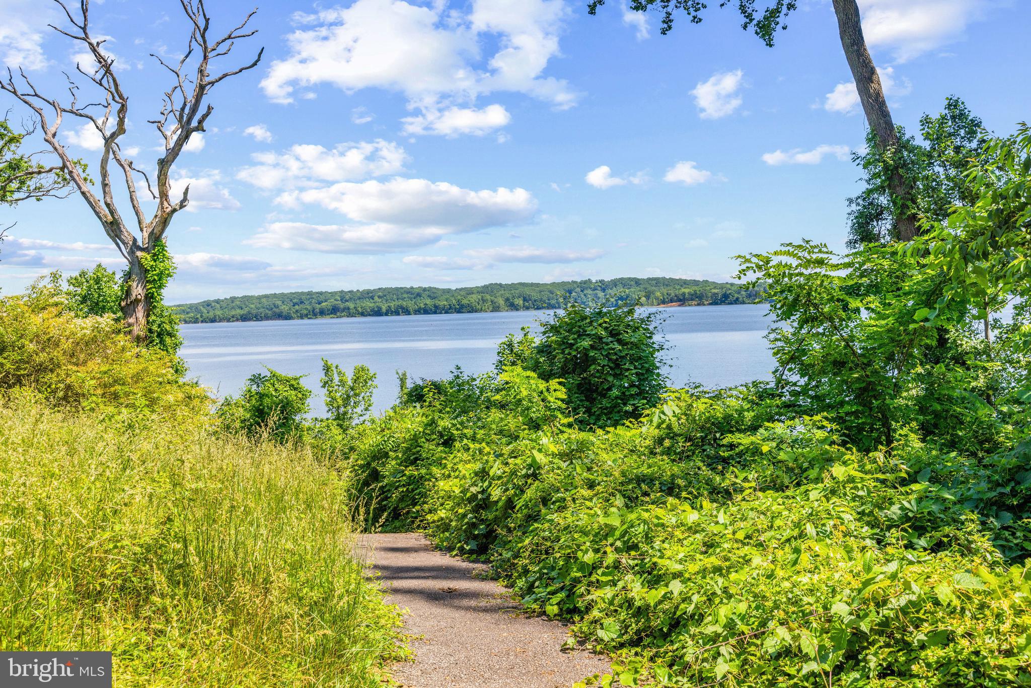 RIVERWOOD - Residential