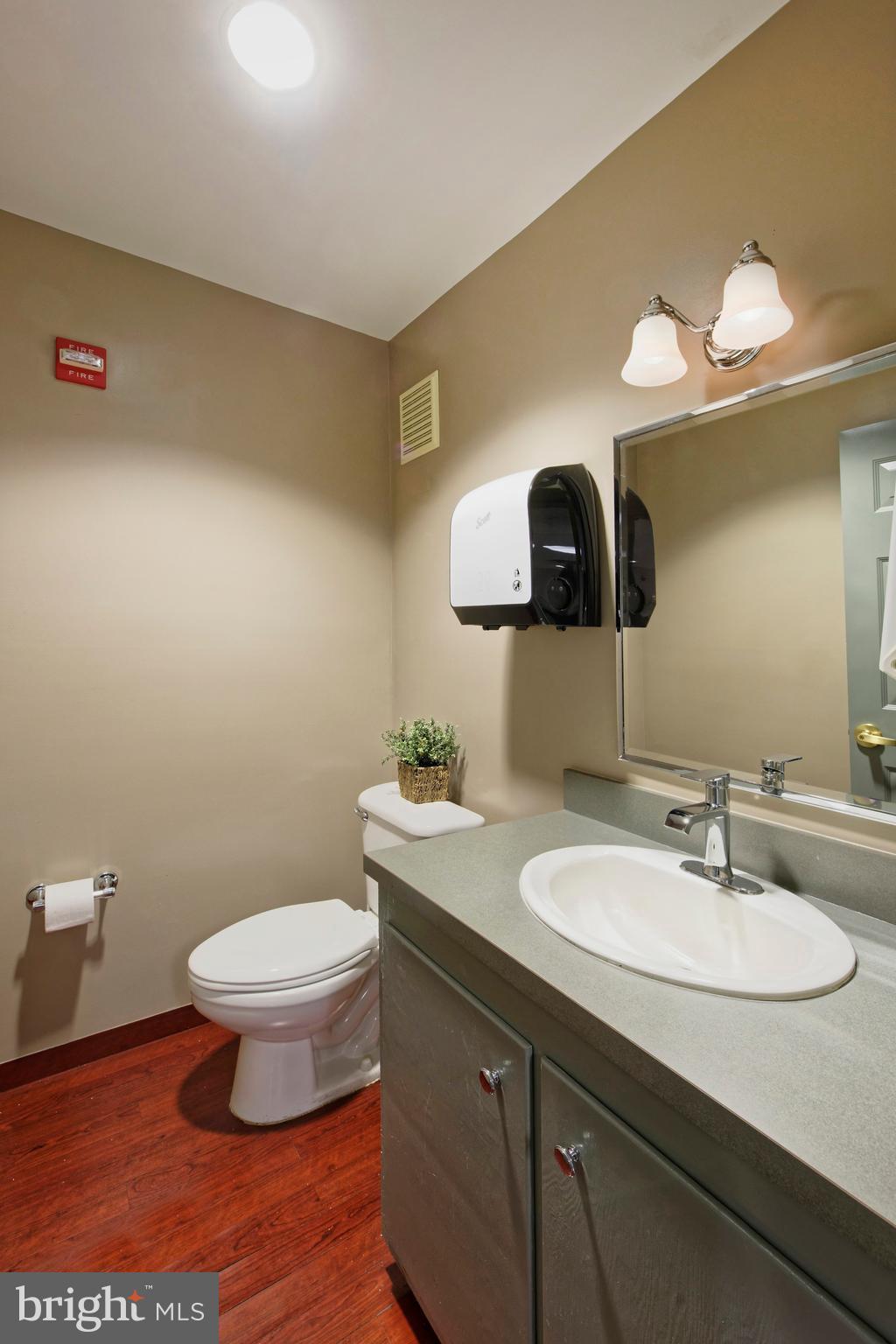 TOWN OF MIDDLEBURG - Commercial Sale