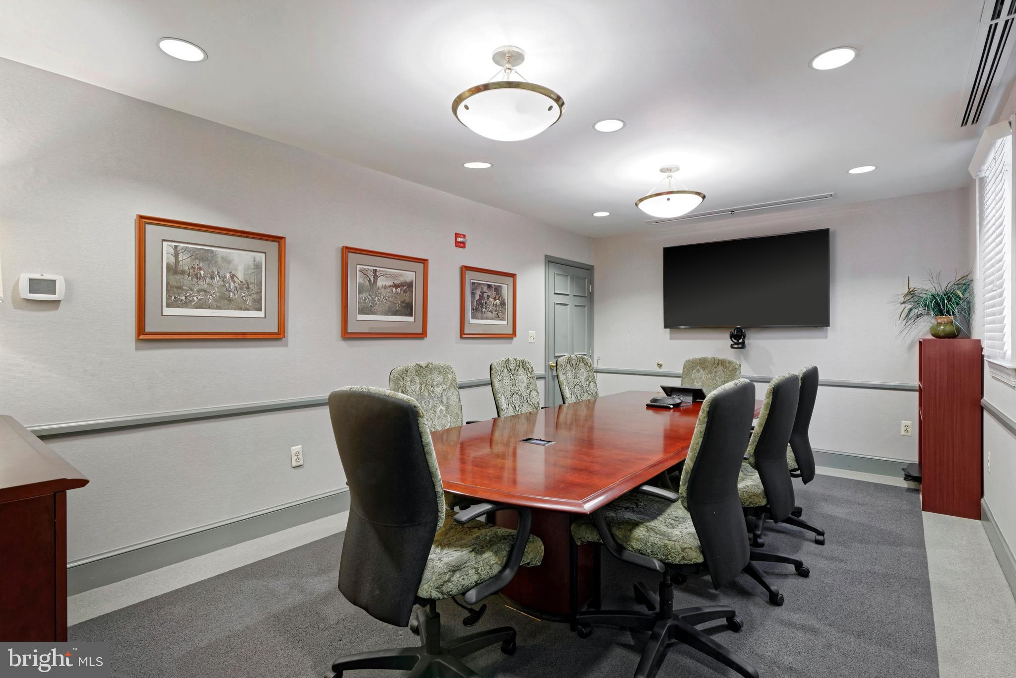 TOWN OF MIDDLEBURG - Commercial Sale