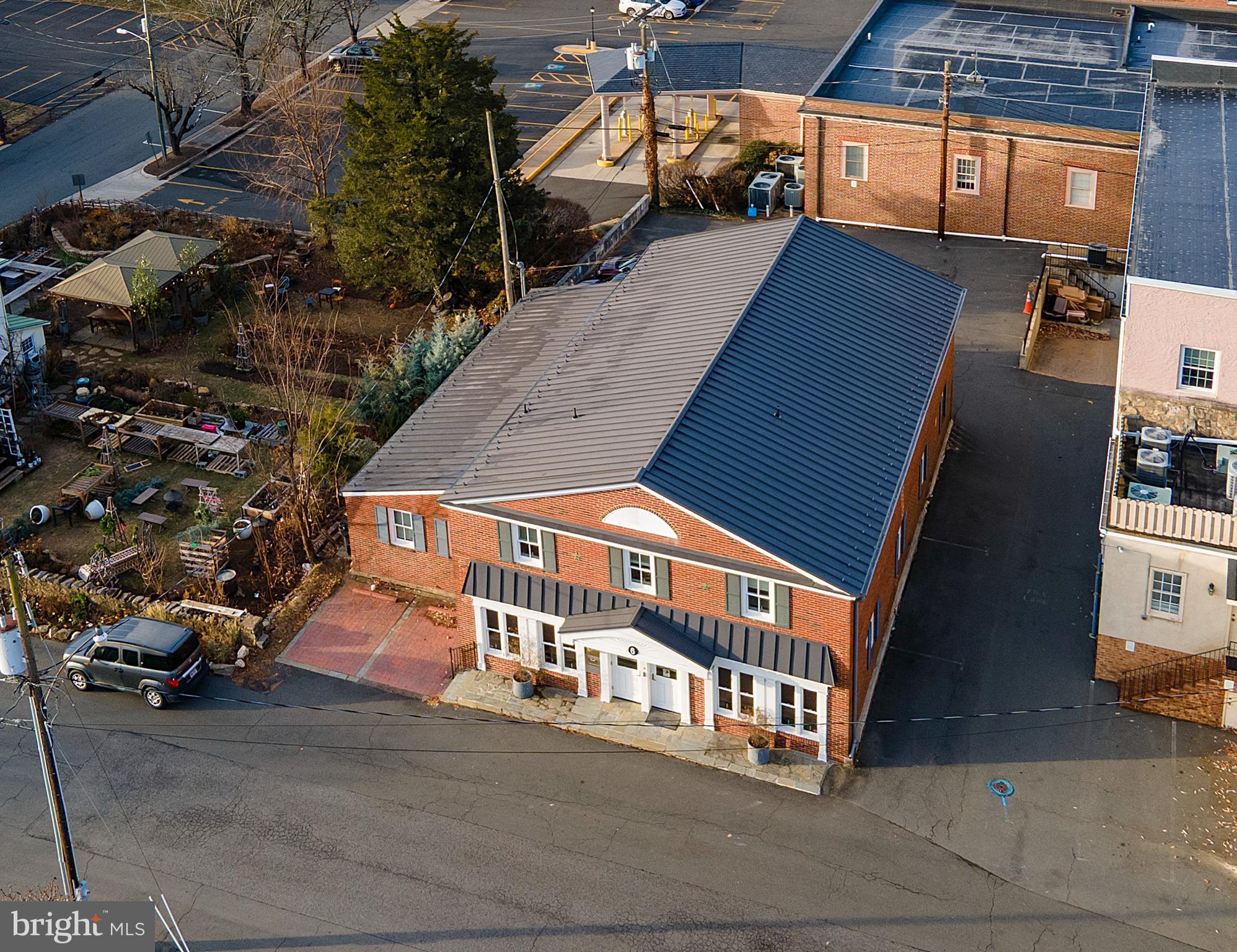 TOWN OF MIDDLEBURG - Commercial Sale