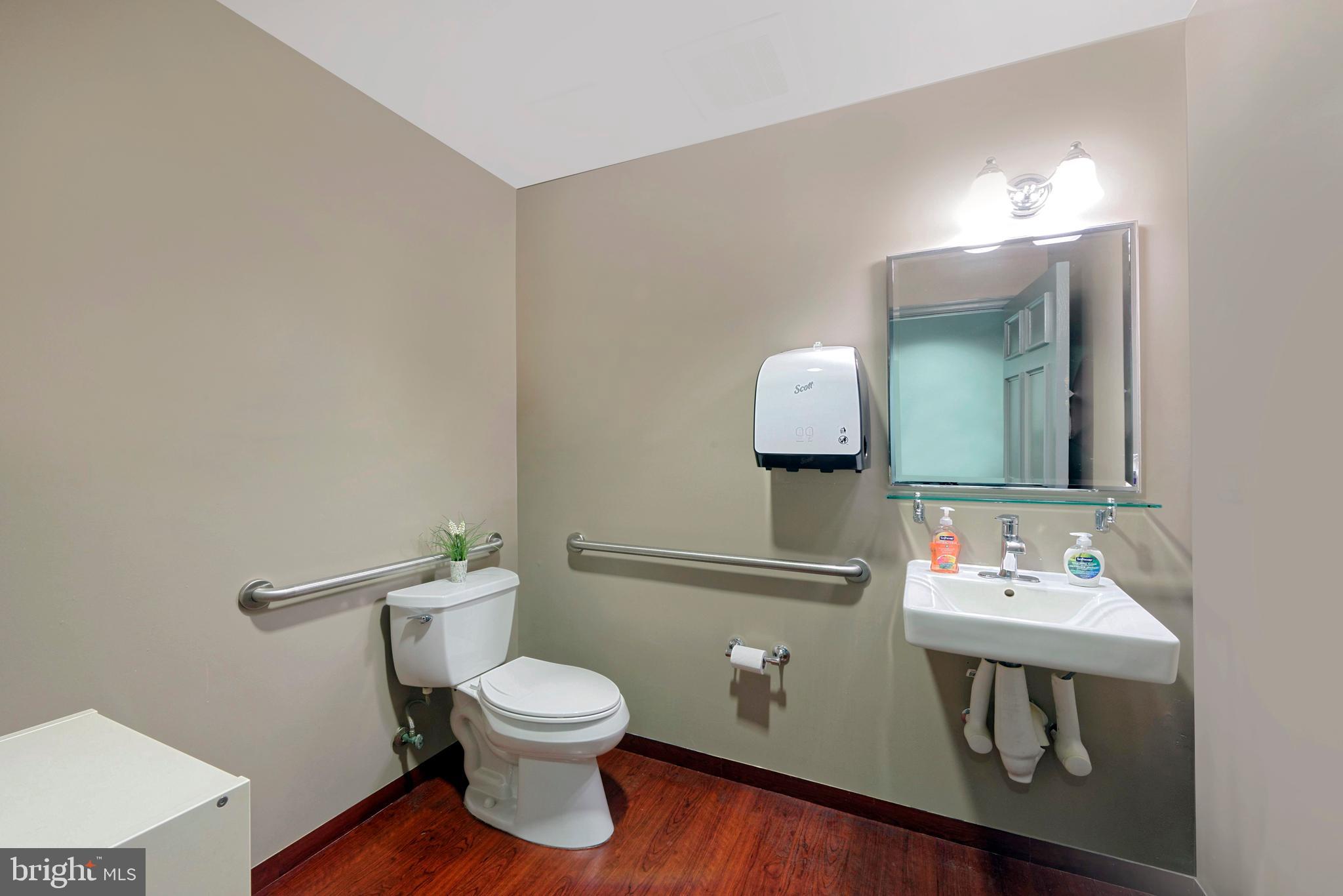 TOWN OF MIDDLEBURG - Commercial Sale