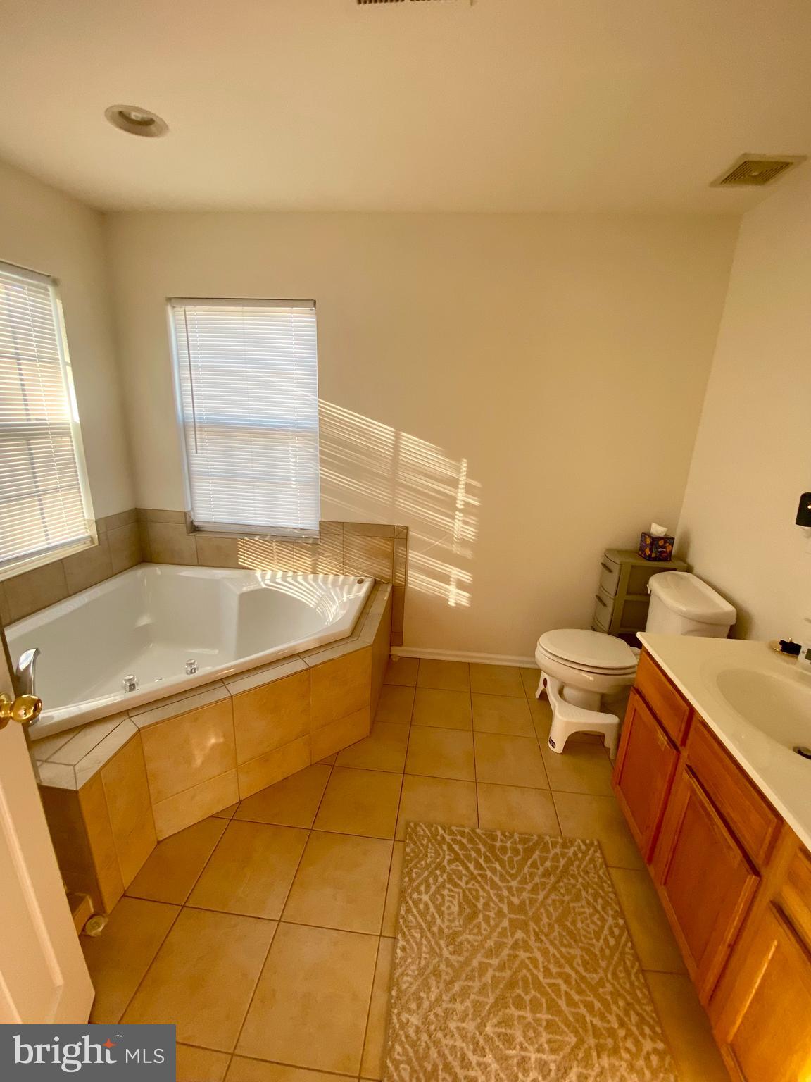 ALTA COURTHOUSE SQUARE - Residential Lease