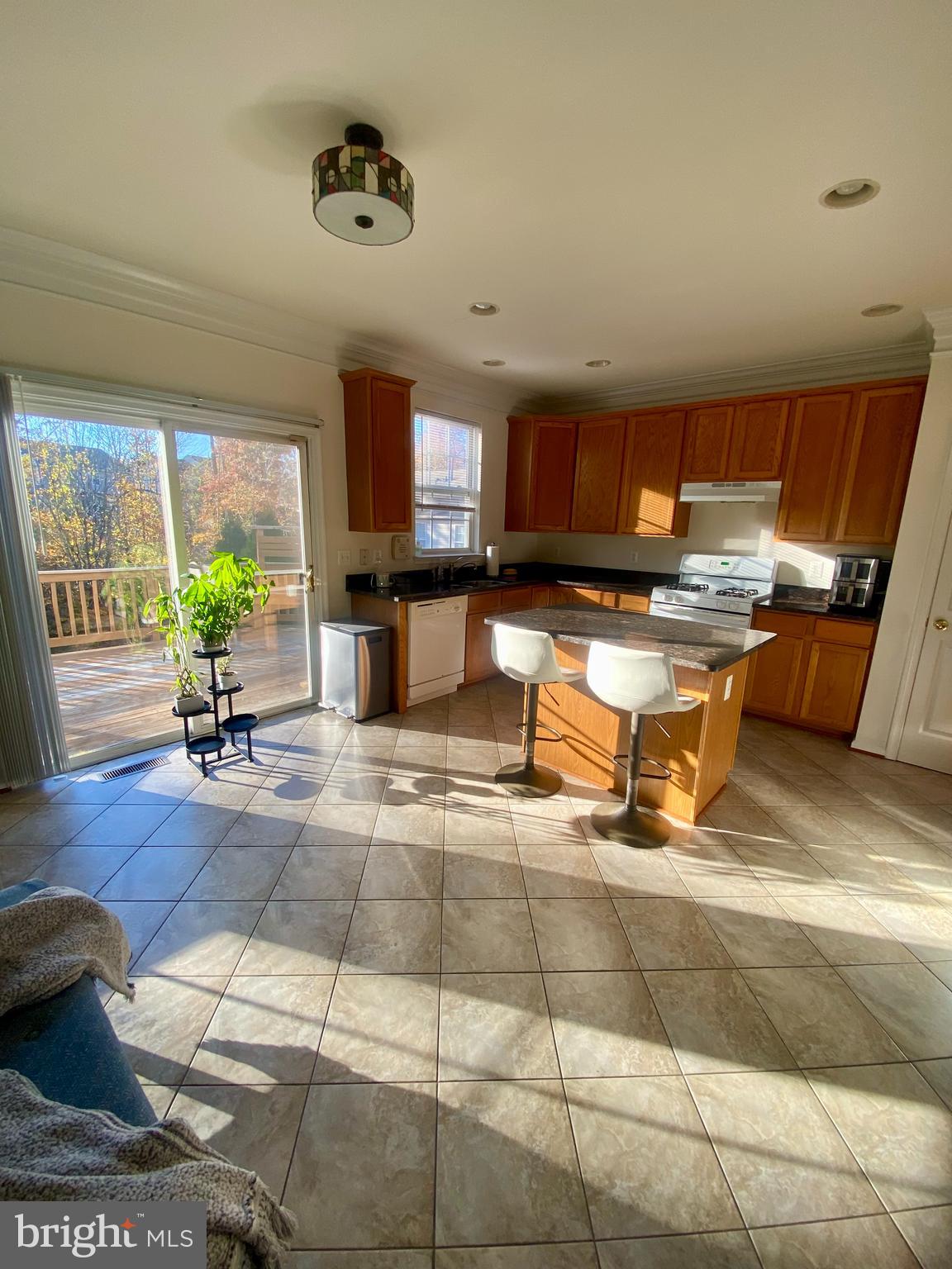 ALTA COURTHOUSE SQUARE - Residential Lease