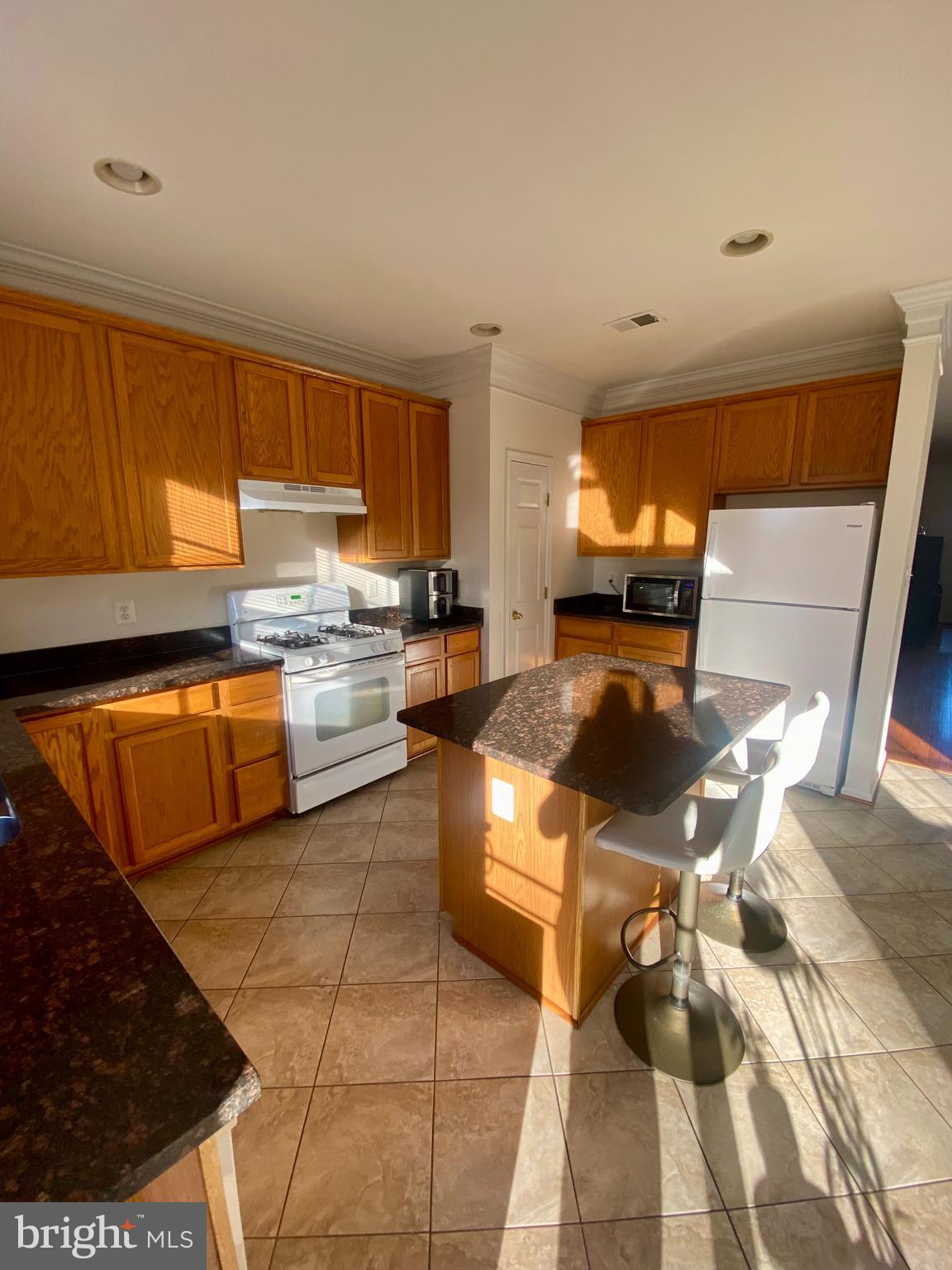 ALTA COURTHOUSE SQUARE - Residential Lease