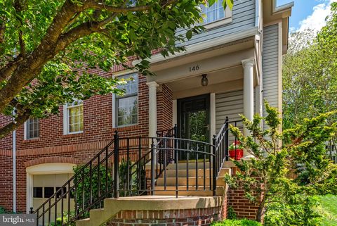 Photo of 146 Mosby Circle, WARRENTON, VA 20186 (MLS # VAFQ2021872)