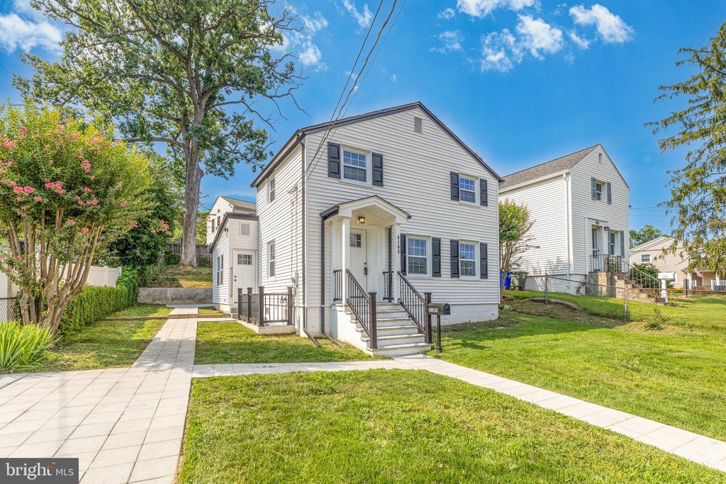 Photo of 5105 11th Street S, ARLINGTON, VA 22204 (MLS # VAAR2065414)