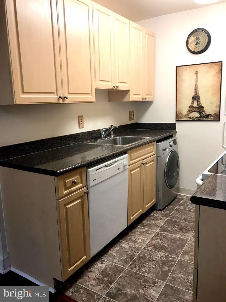 THE FAIRMONT 1005 CONDO - Residential Lease